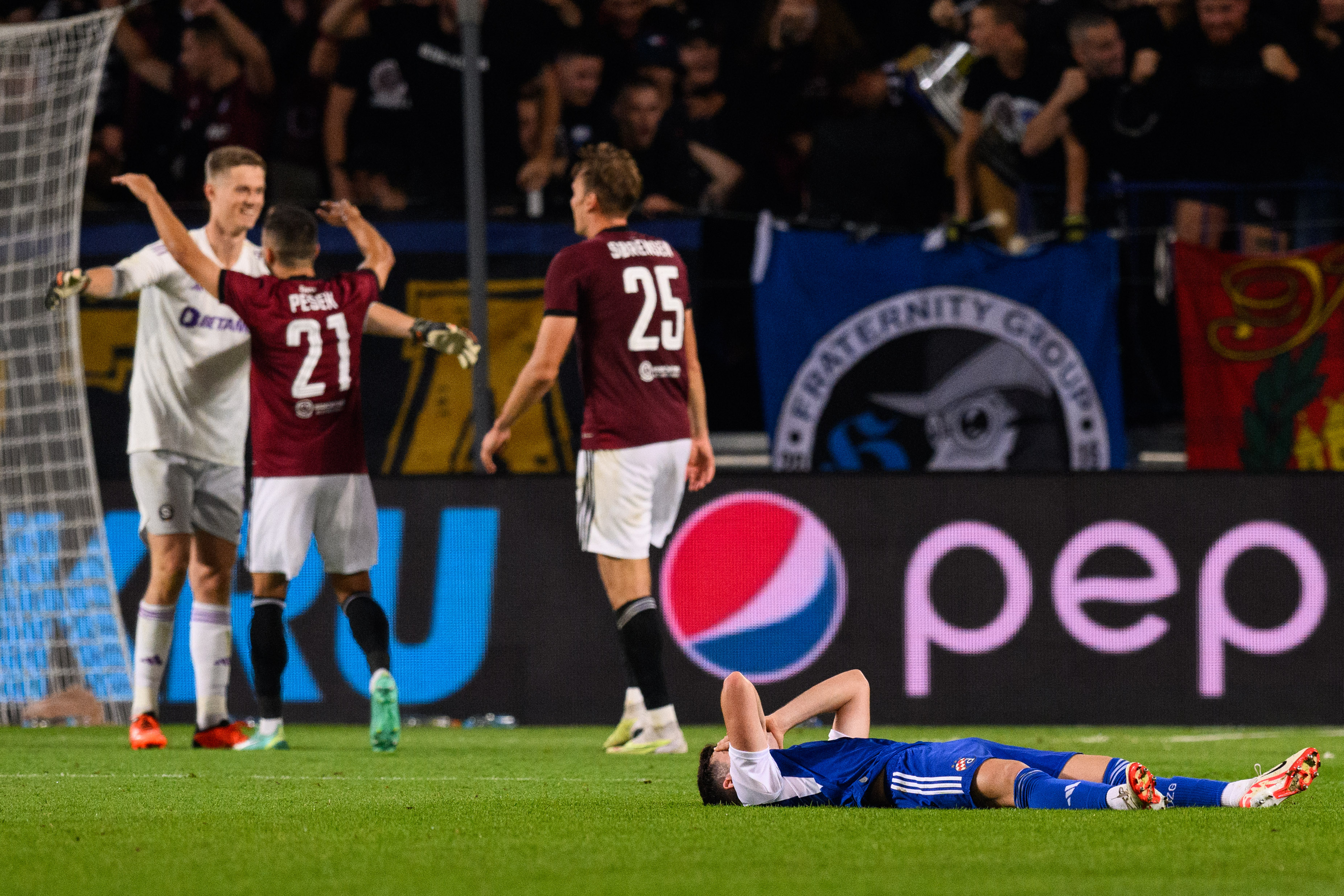 epa10831950 Dinamo's Bruno Petkovic (R) reacts during the UEFA Europa League play off second leg match between Sparta Praha and Dinamo Zagreb in Prague, Czech Republic, 31 August 2023.  EPA-EFE/VLASTIMIL VACEK