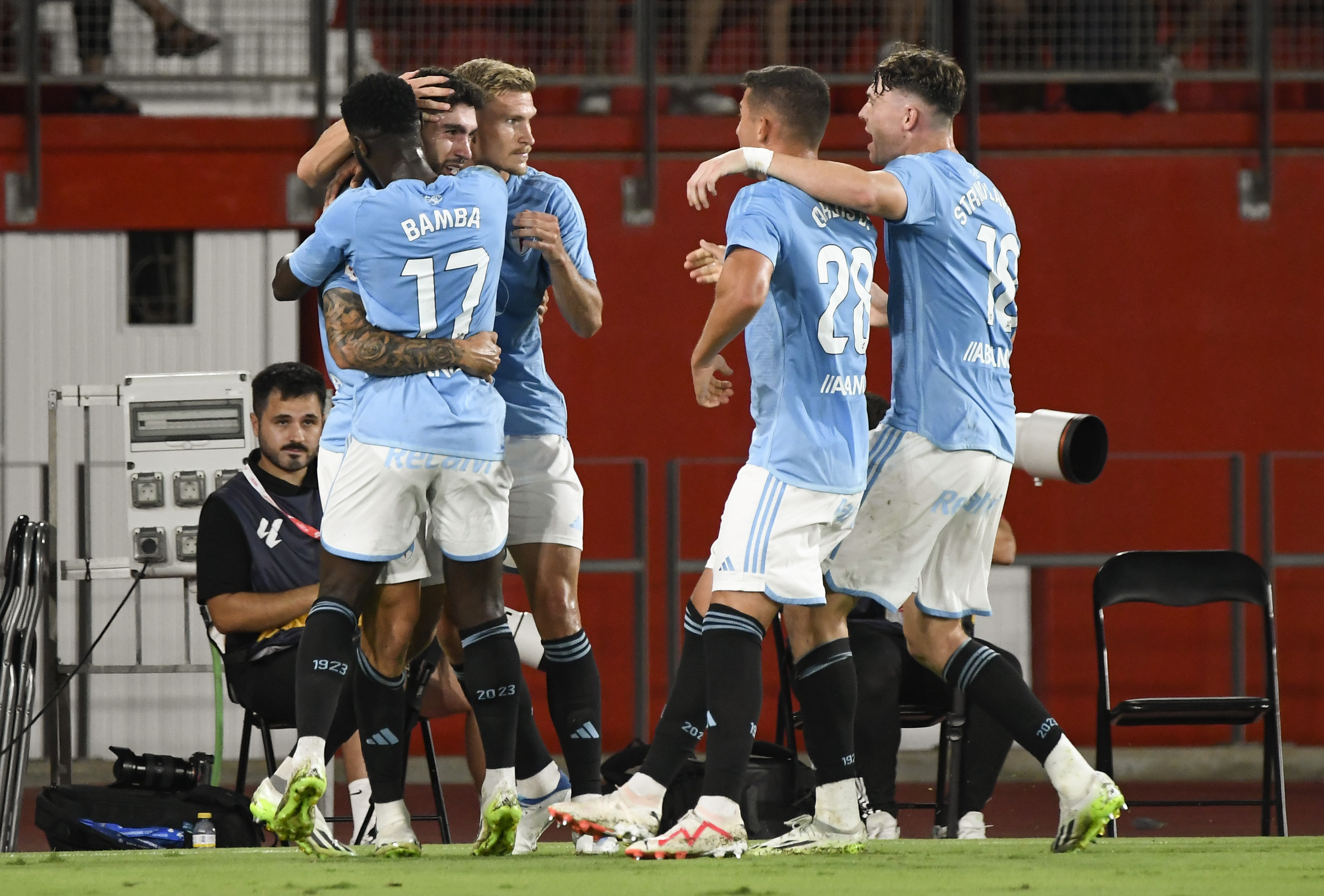 epa10834913 Celta de Vigo's Unai Nunez (2-L) celebrates with team mates after scoring during the Spanish LaLiga soccer match between UD Almeria and Celta de Vigo at Power Horse Stadium in Almeria, Spain, 01 September 2023.  EPA-EFE/CARLOS BARBA