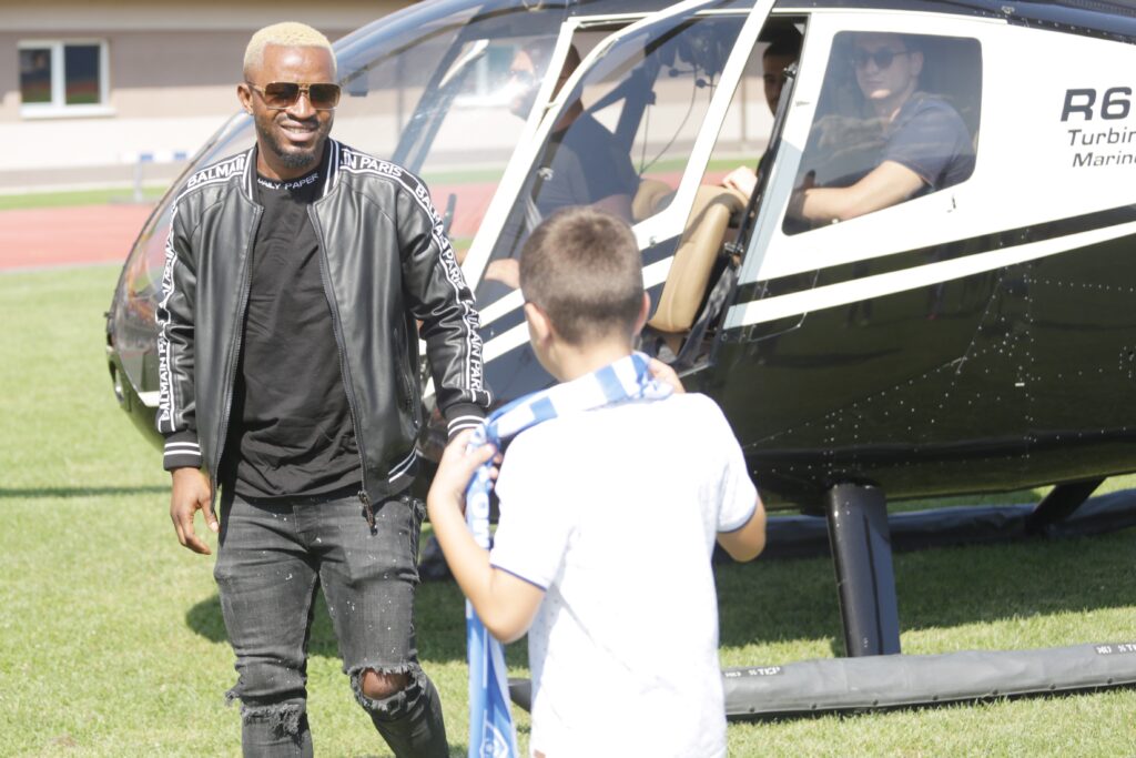 Fudbaler Novog Pazara Sejdubu Suma sleteo helikopterom na stadion