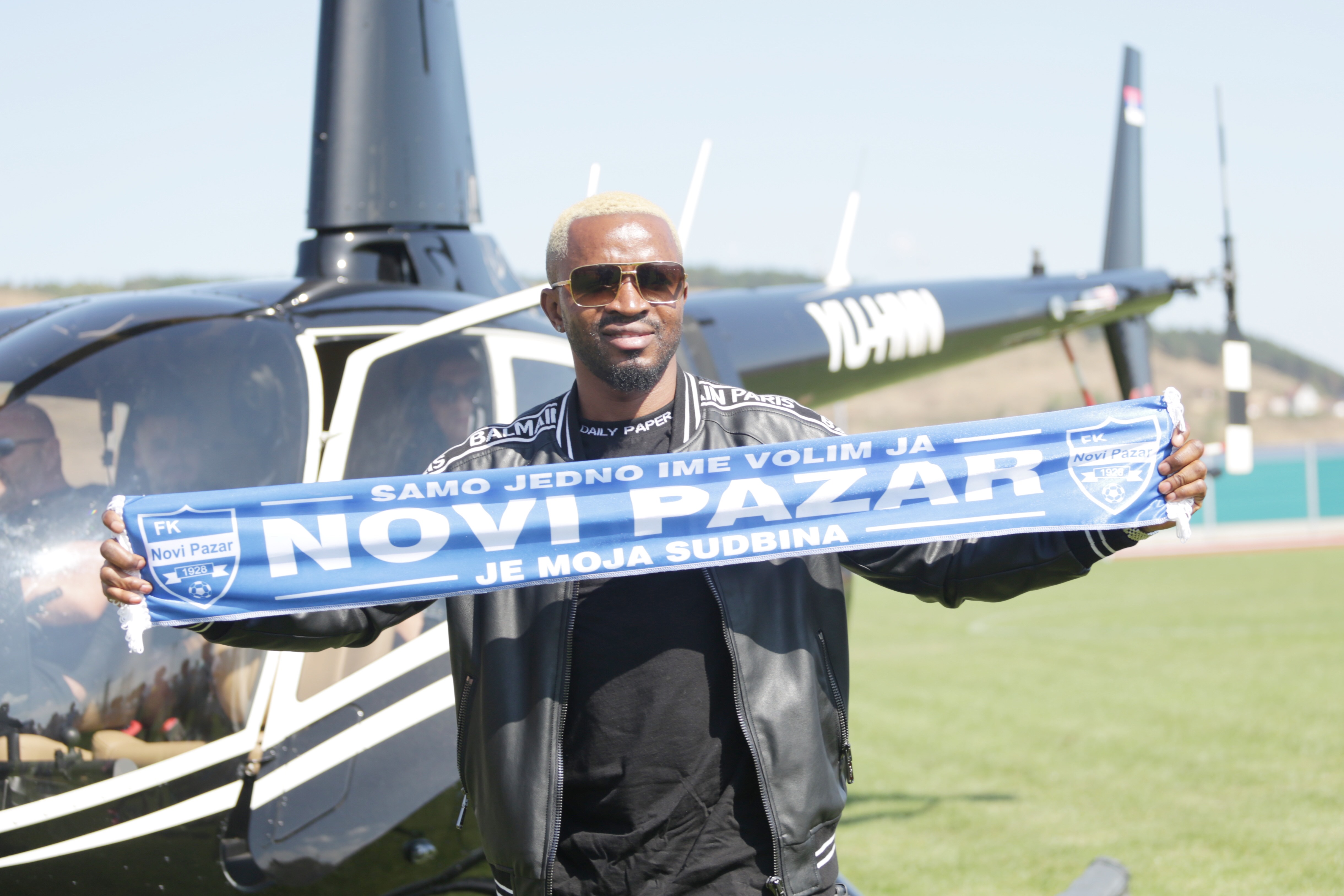 Fudbaler Novog Pazara Sejdubu Suma sleteo helikopterom na stadion