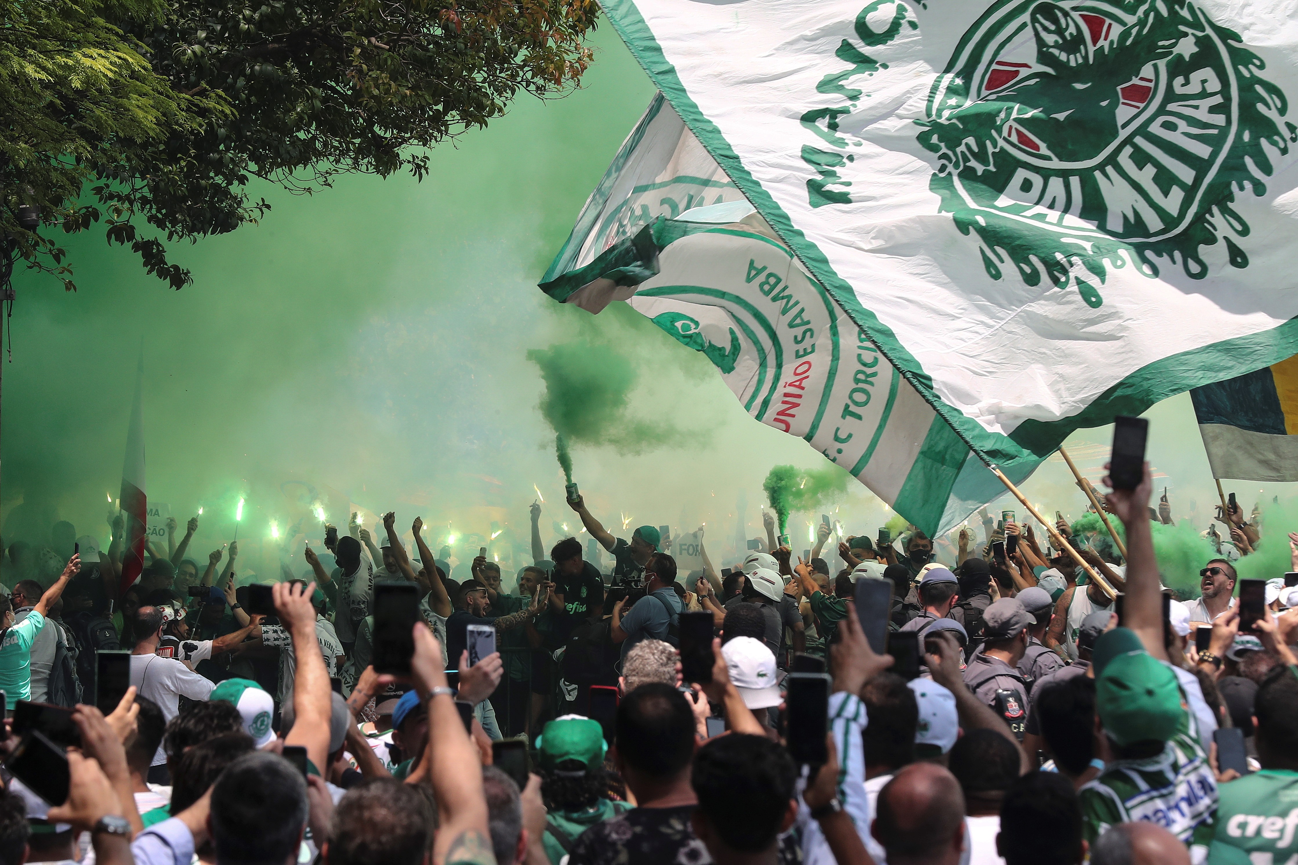 Fans say goodbye to Palmeiras who are heading to Copa Libertadores final in Montevideo