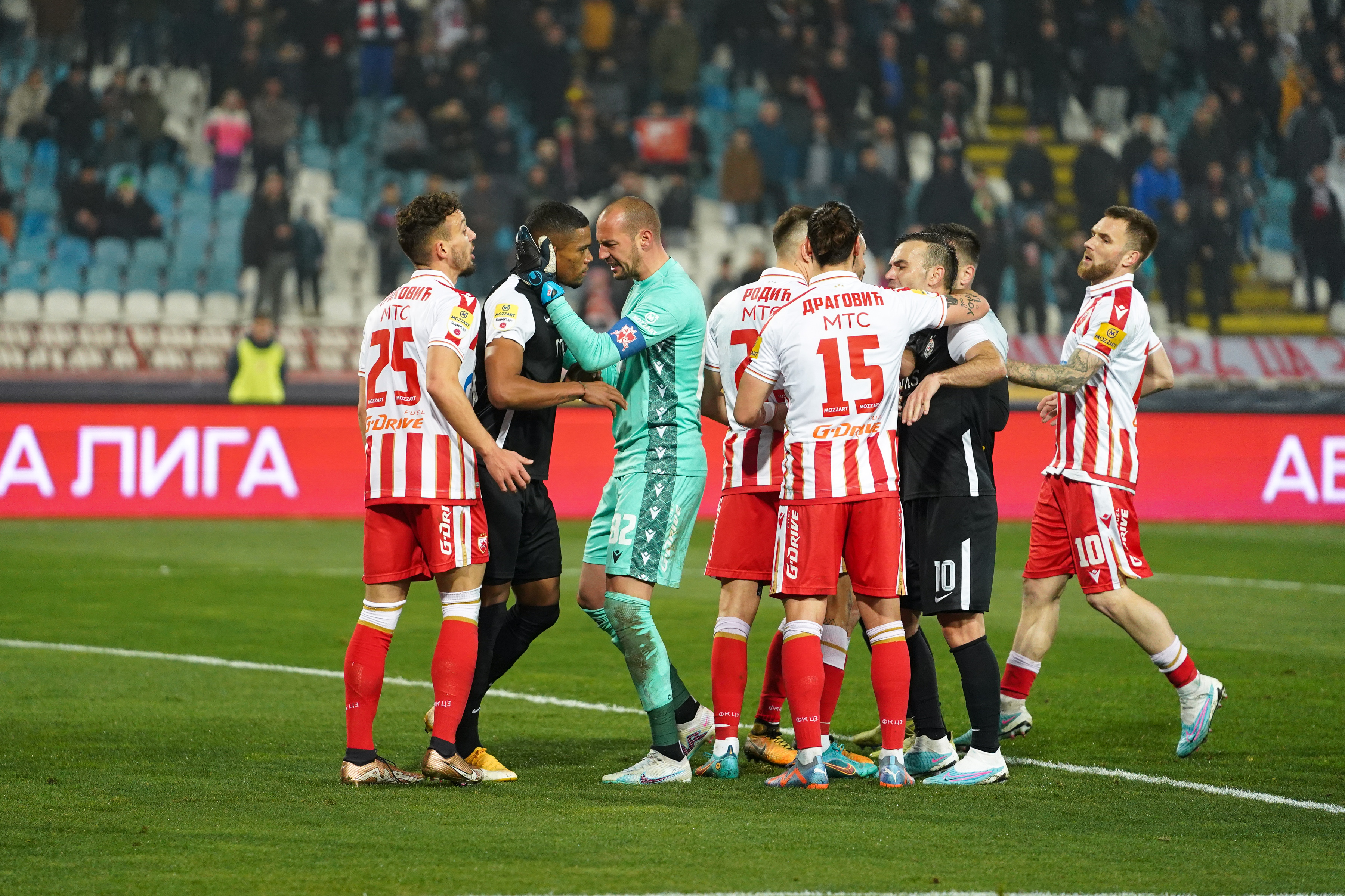 Beograd, 3. marta 2023. - Fudbaleri Crvene zvezde doèekuju Partizan u 169. veèitom derbiju na stadionu "Rajko Mitiæ". FOTO TANJUG/ JADRANKA ILIÆ/ bs