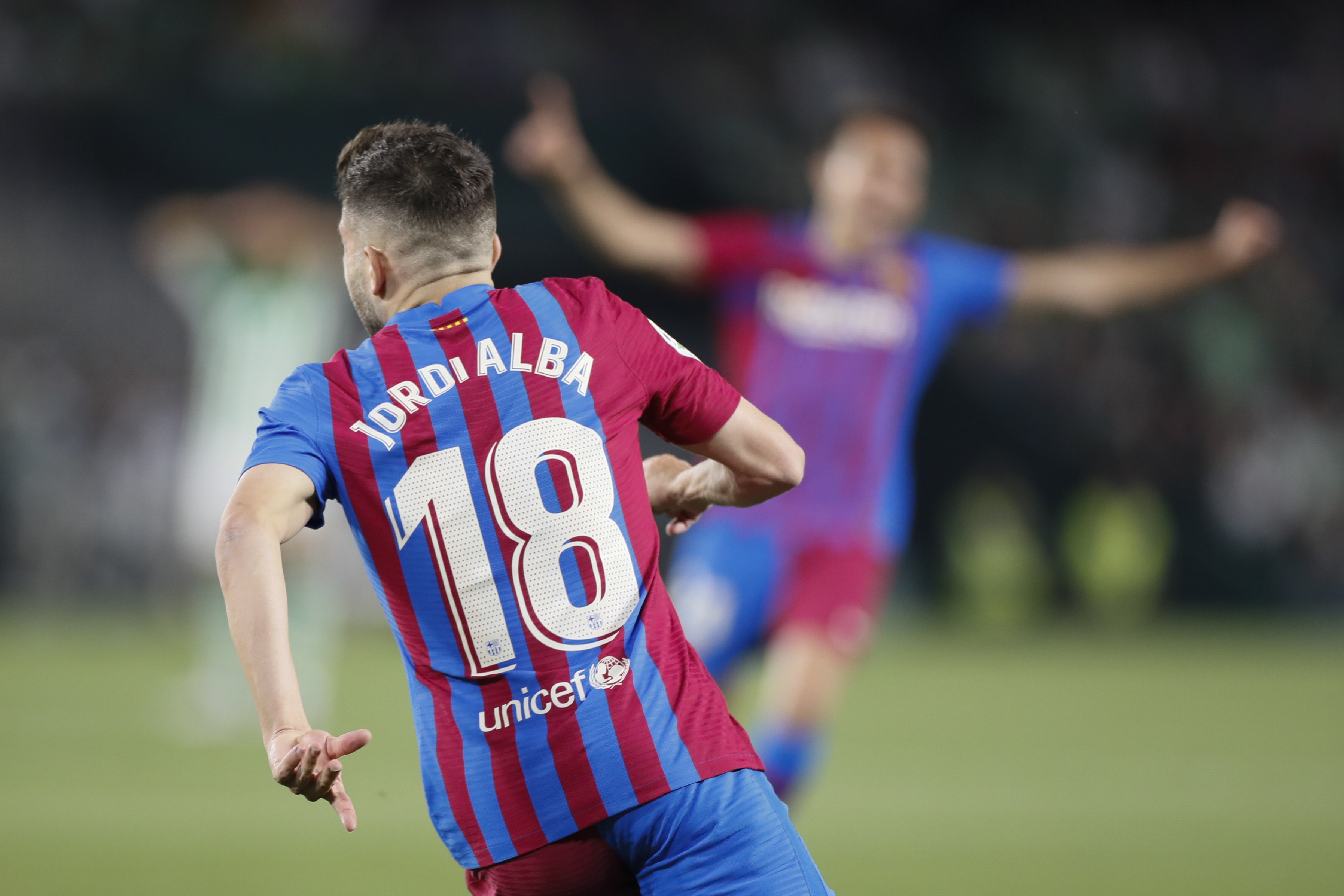 epa09932745 FC Barcelona's Jordi Alba celebrates after scoring during a Spanish LaLiga soccer match between Real Betis and FC Barcelona at Benito Villamarin stadium in Sevilla, southern Spain, 07 May 2022.  EPA-EFE/Jose Manuel Vidal