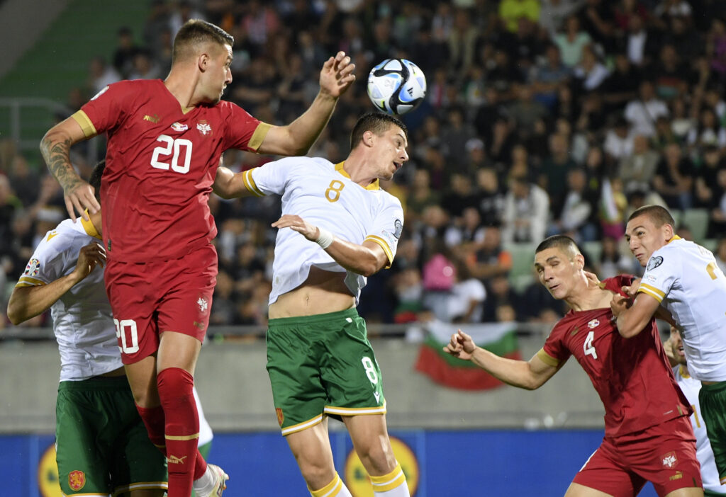 epa10702379 Sergej Milinkovic-Savic (L) of Serbia in action against Andrian Kraev (C) of Bulgaria during the UEFA Euro 2024 qualification soccer match between Bulgaria and Serbia in Razgrad, Bulgaria, 20 June 2023.  EPA-EFE/VASSIL DONEV