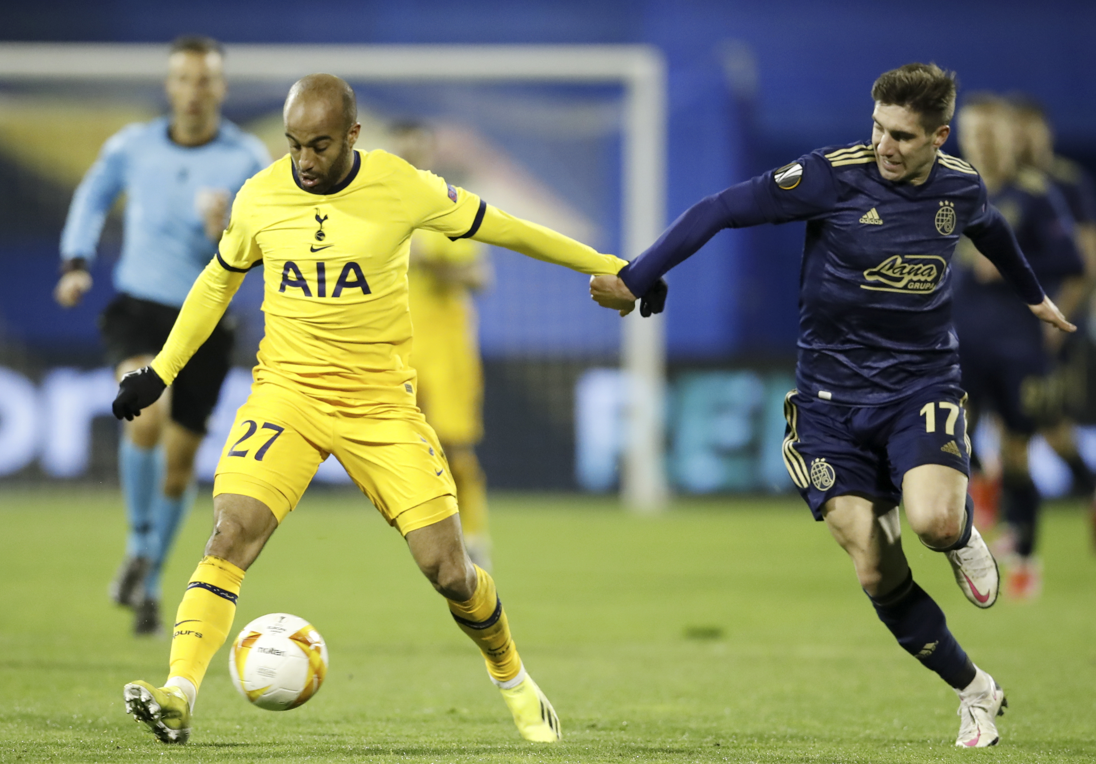 epa09082623 Lucas Moura (L) of Tottenham in action against Dinamo's Luka Ivanusec (R) during the UEFA Europa League Round of 16, second leg match between Dinamo Zagreb and Tottenham Hotspur in Zagreb, Croatia, 18 March 2021.  EPA-EFE/ANTONIO BAT