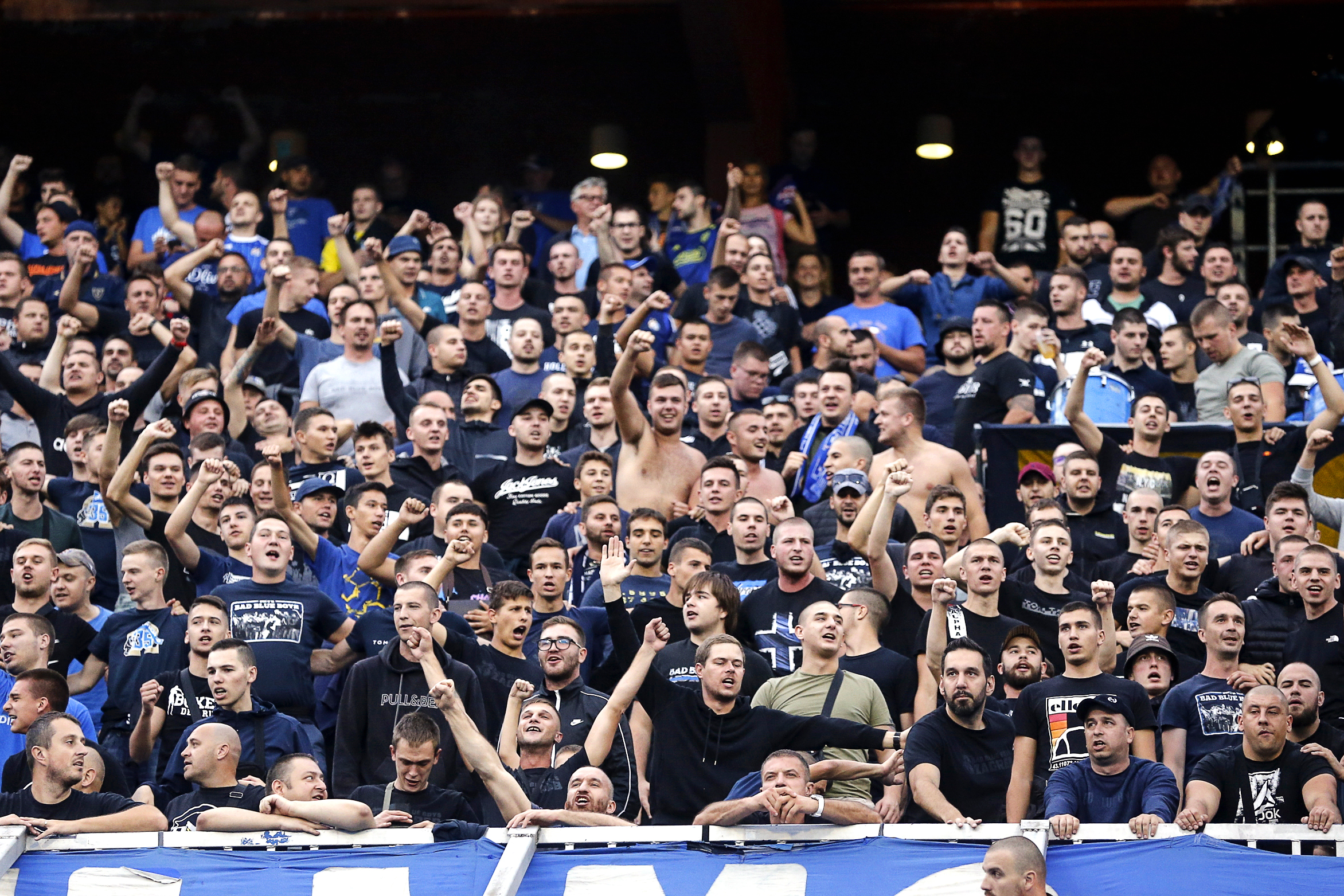 epa09471685 Fans of Dinamo react before the UEFA Europa League group H soccer match between Dinamo Zagreb and West Ham United in Zagreb, Croatia, 16 September 2021.  EPA-EFE/ANTONIO BAT