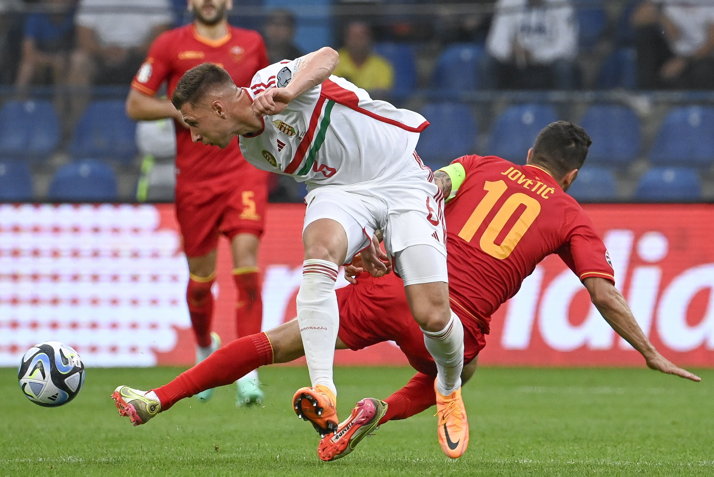 epa10697089 Willi Orban (L) of Hungary in action against Stevan Jovetic of Montenegro during the UEFA EURO 2024 qualifier soccer match between Montenegro and Hungary, in Podgorica, Montenegro, 17 June 2023.  EPA-EFE/Szilard Koszticsak HUNGARY OUT