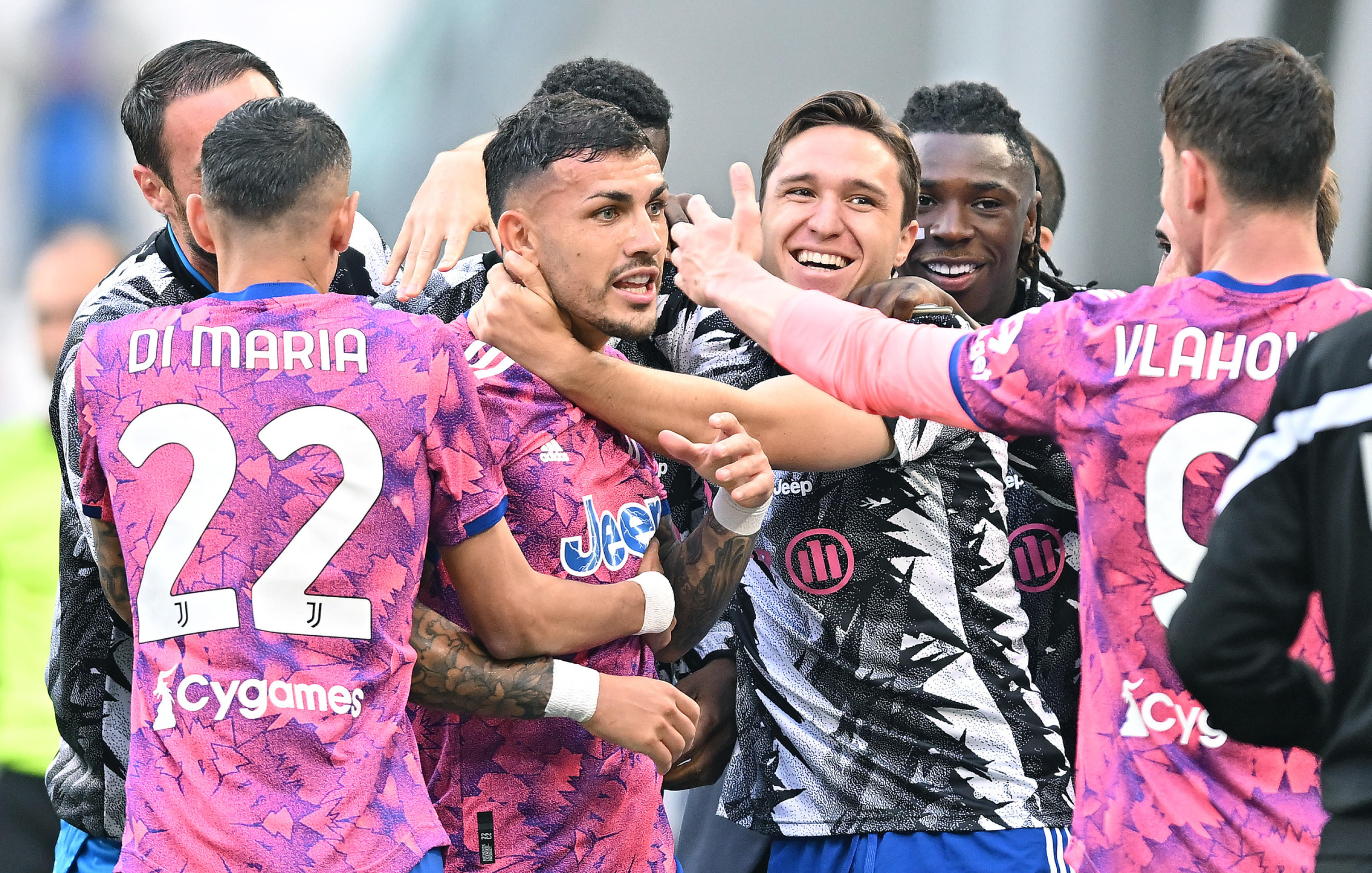 epa10606572 Juventus' Leandro Paredes celebrates after scoring the 1-0 goal during the Italian Serie A soccer match between Juventus FC and US Lecce, in Turin, Italy, 03 May 2023.  EPA-EFE/ALESSANDRO DI MARCO