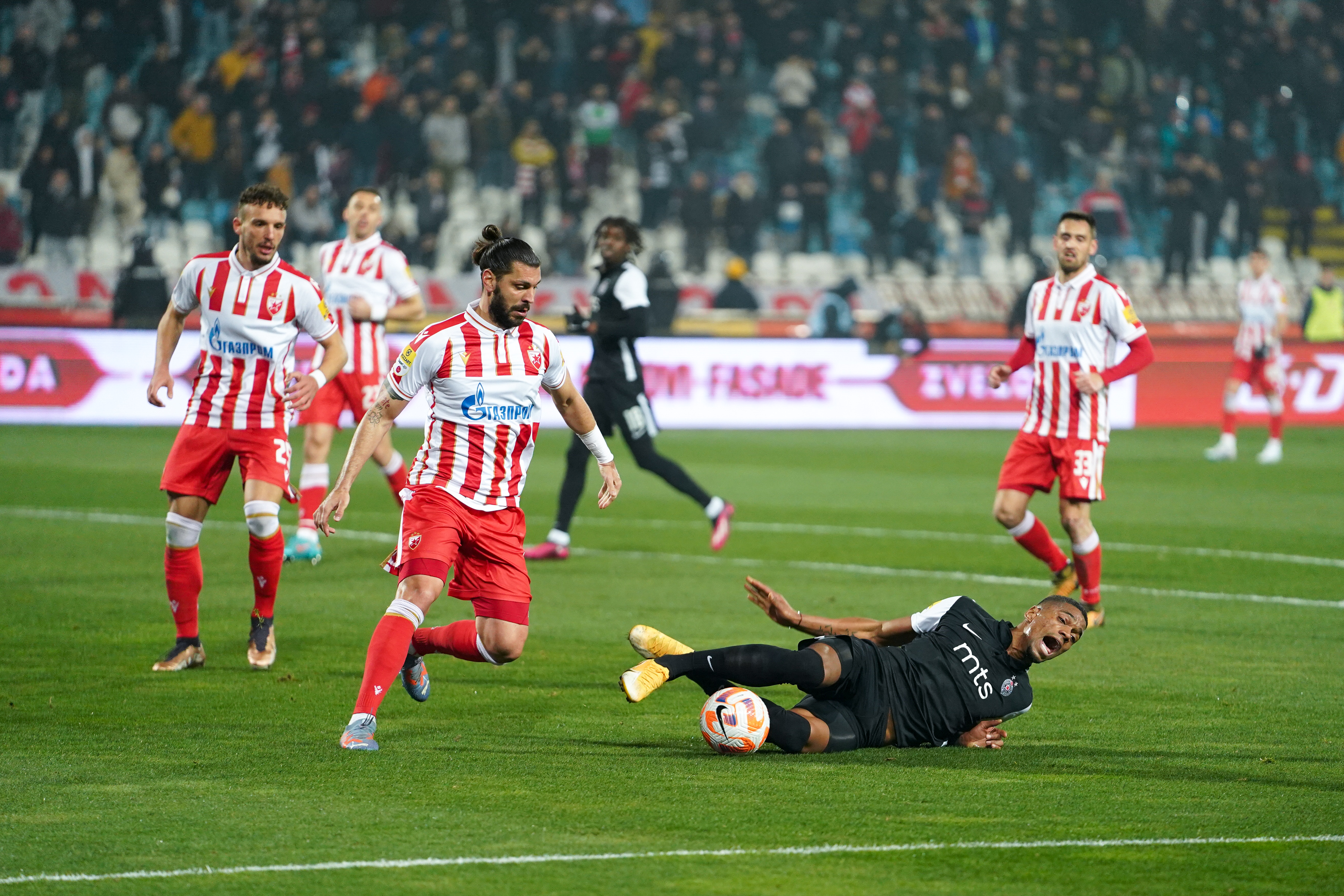 Beograd, 3. marta 2023. - Fudbaleri Crvene zvezde doèekuju Partizan u 169. veèitom derbiju na stadionu "Rajko Mitiæ". FOTO TANJUG/ JADRANKA ILIÆ/ bs