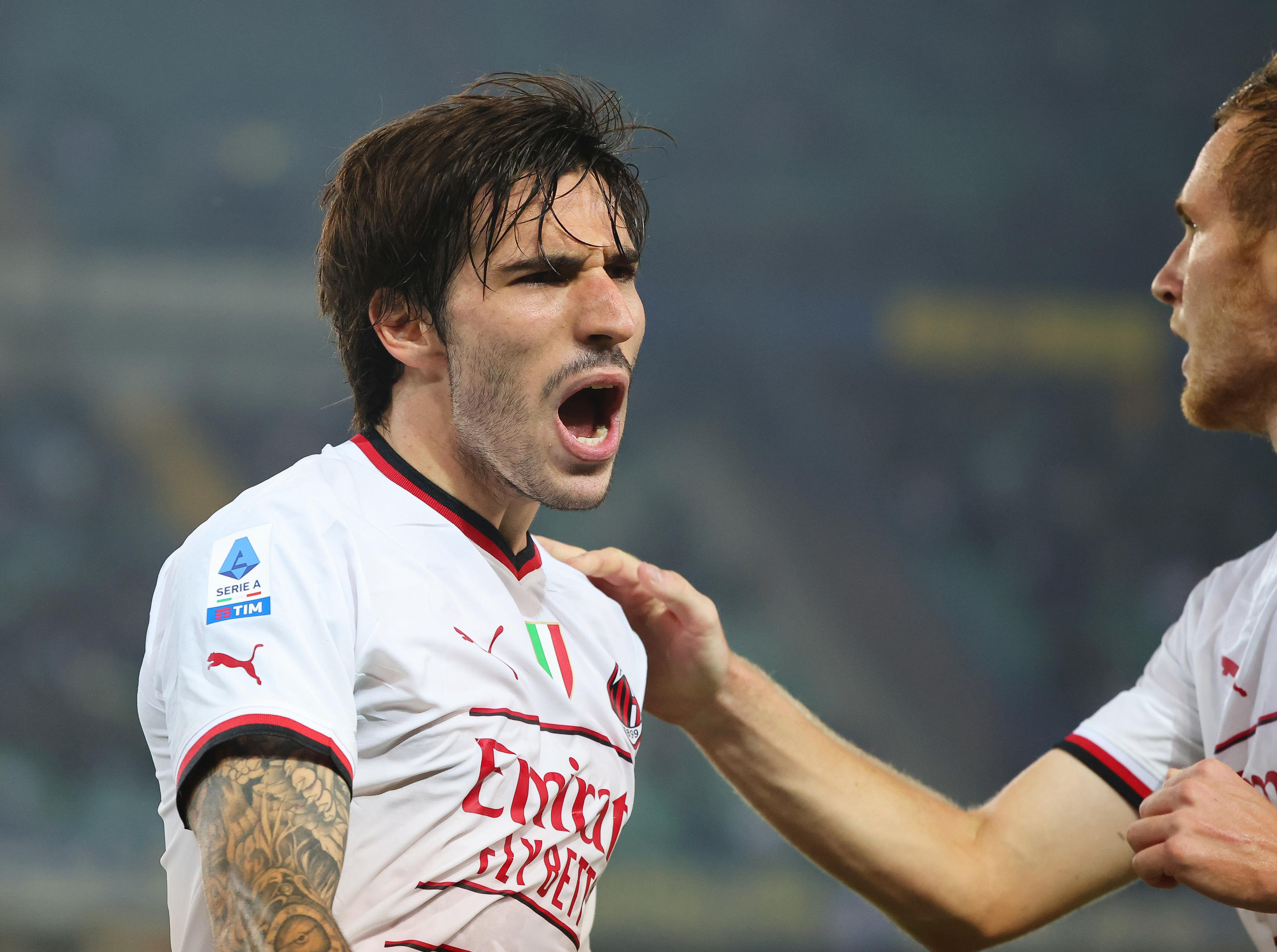 epa10248002 Milan's Sandro Tonali celebrates after scoring the 2-1 lead during the Italian Serie A soccer match between Hellas Verona and AC Milan in Verona, Italy, 16 October 2022.  EPA-EFE/SIMONE VENEZIA