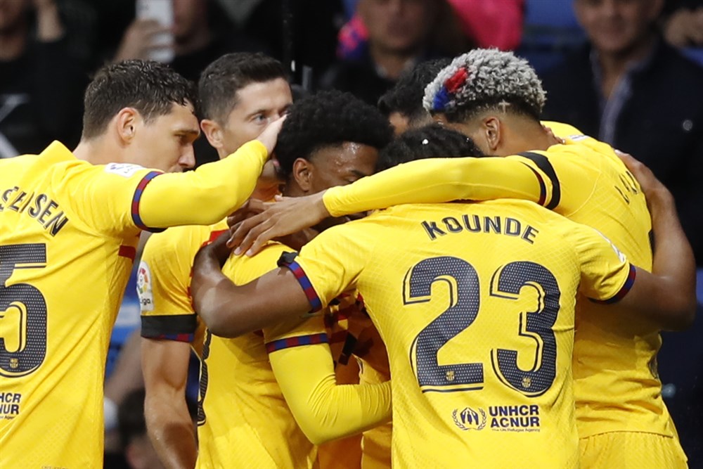 epa10628400 Barcelona's defender Alejandro Balde (C) celebrates with his teammates after scoring the 0-2 goal during the Spanish LaLiga soccer match between RCD Espanyol and FC Barcelona, in Barcelona, Catalonia, Spain, 14 May 2023.  EPA-EFE/Andreu Dalmau
