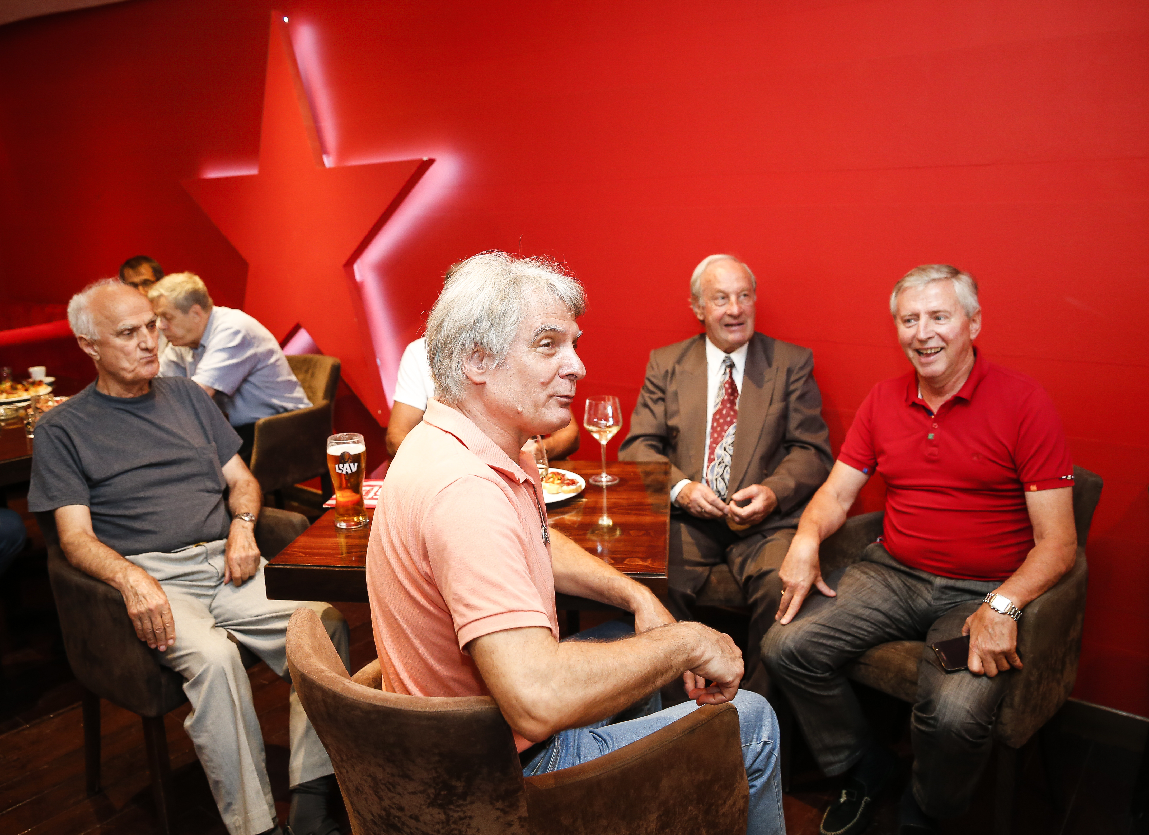 Fudbal FK Crvena Zvezda 27 godina od osvajanja titule Kupa Sampiona Bari 1991
Dusan Savic (L) Toma Milicevic (C) and Vladmir Petrovic Pizon (R)
Beograd, 29.05.2017.
foto: Srdjan Stevanovic/Starsportphoto ©