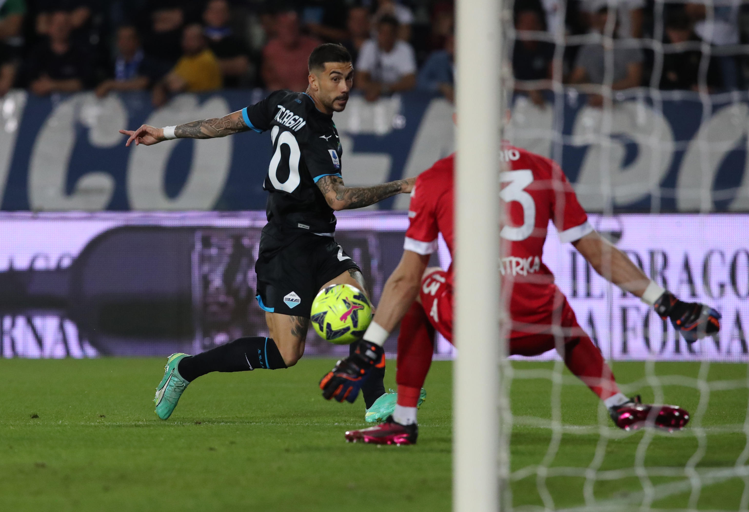 epa10671546 Lazio's Italian midfielder Mattia Zaccagni in action during the Italian Serie A soccer match Empoli FC vs SS Lazio at Carlo Castellani Stadium in Empoli, Italy, 03 June 2023.  EPA-EFE/CLAUDIO GIOVANNINI