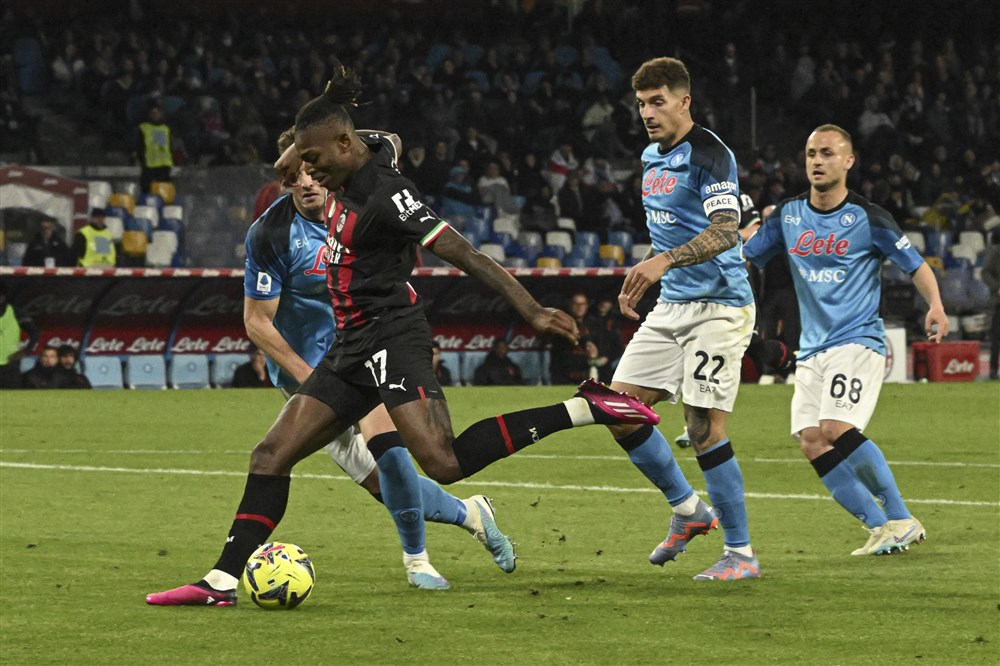 epa10556266  Milan’s forward Rafael Leao  scores during the Italian Serie A soccer match SSC Napoli vs AC Milan at 'Diego Armando Maradona' stadium in Naples, Italy, 02 April 2023.  EPA-EFE/CIRO FUSCO