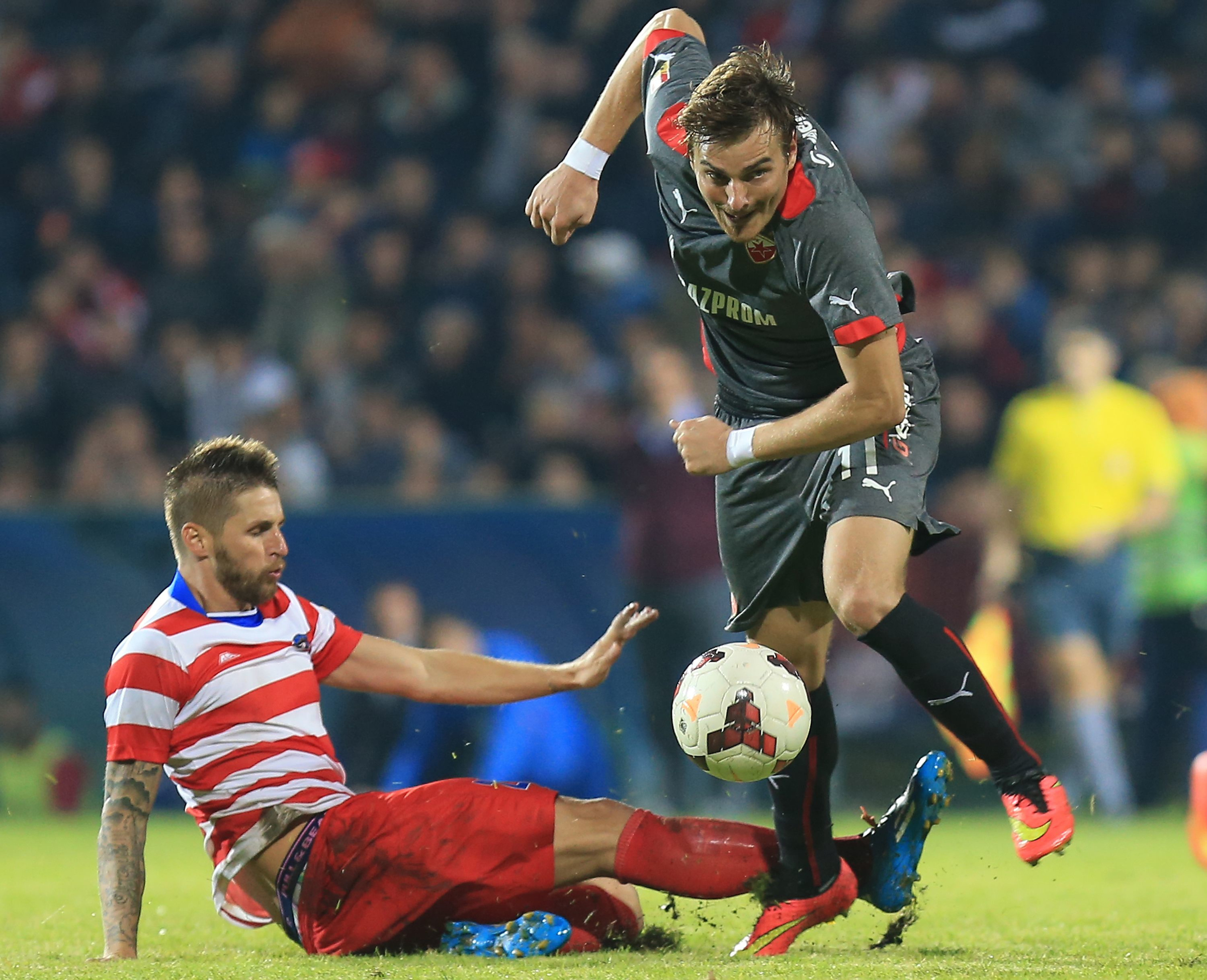 Fudbal Jelen Super League season 2014-2015
Borac (Cacak) v Crvena Zvezda
Nejc Pecnik (R) and Mario Bozic
Cacak, 29.09.2014.
foto: Srdjan Stevanovic/Starsportphoto©