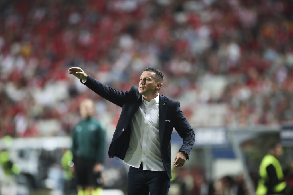 epa10165361 Haifa's head coach Barak Bakhar reacts during the UEFA Champions League group H soccer match between SL Benfica and Maccabi Haifa in Lisbon, Portugal, 06 September 2022.  EPA-EFE/ANTONIO COTRIM