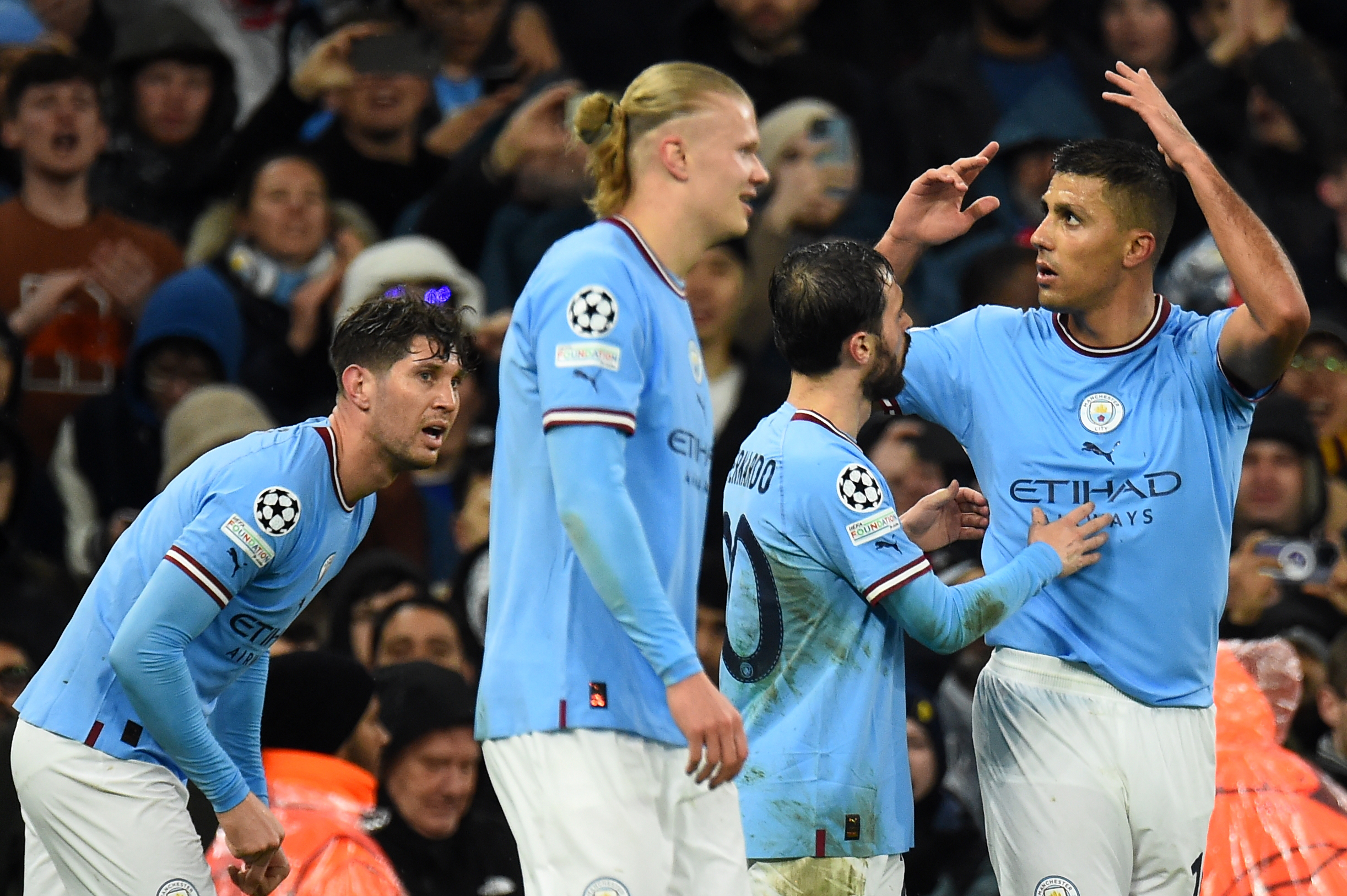 epa10568838 Rodri of Manchester City (R) celebrates scoring the 1-0 goal with his teammates during the UEFA Champions League quarter final 1st leg match between Manchester City and Bayern Munich in Manchester, Britain, 11 April 2023.  EPA-EFE/PETER POWELL