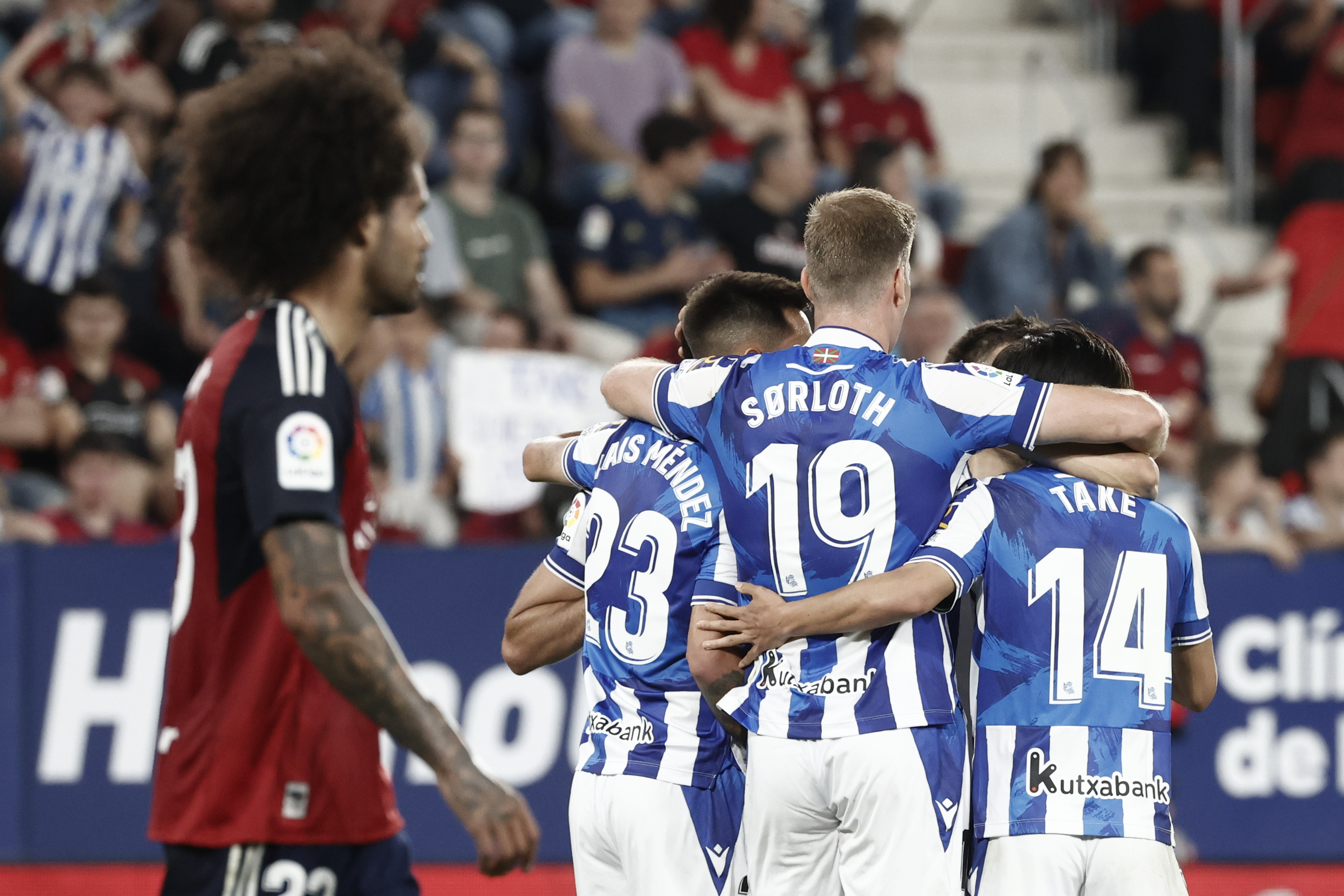 epa10597583 Takefusa Kubo (R) of Real Sociedad celebrates with teammates after scoring the 0-2 during the Spanish LaLiga soccer match between CA Osasuna and Real Sociedad at the El Sadar stadium in Pamplona, Spain, 28 April 2023.  EPA-EFE/Jesus Diges
