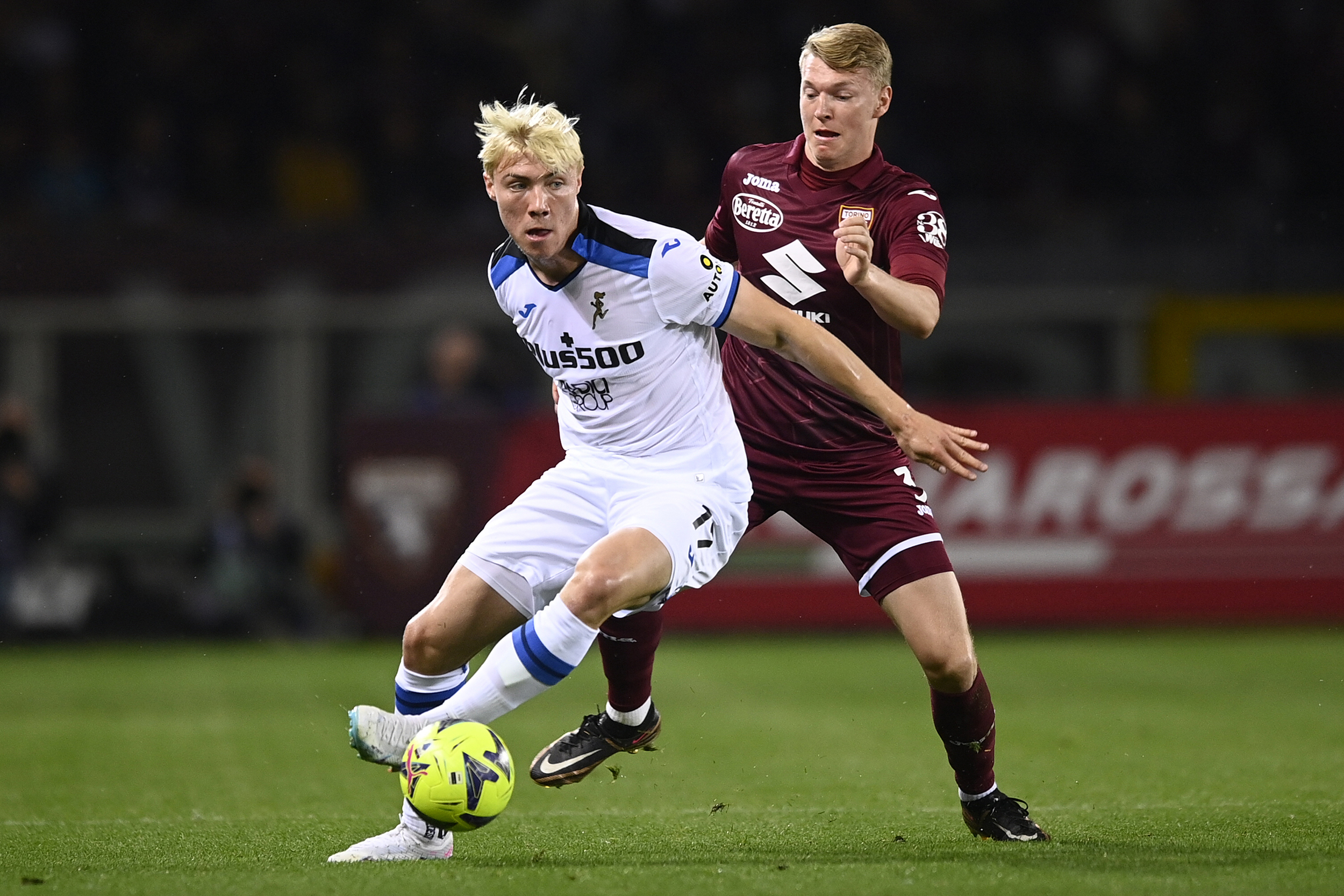 Atalanta's Rasmus Hojlund, left, and Torino's Perr Schuurs vie for the ball during the Serie A soccer match between Torino and Atalanta at the Turin Olympic stadium, Italy, Saturday, April 29, 2023.  (Torino (Fabio Ferrari/LaPresse via AP)