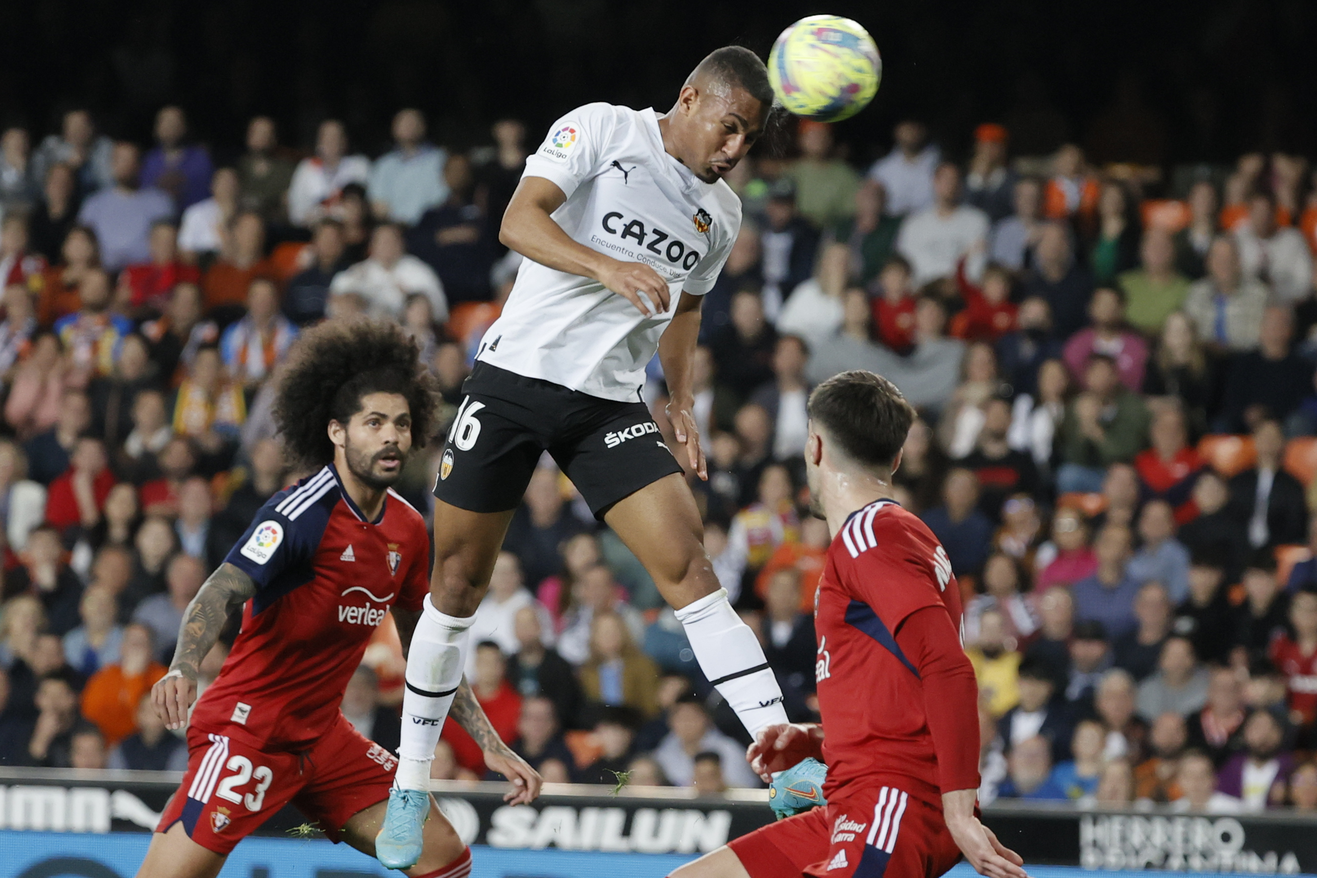 epa10515920 Valencia's Brazilian striker Samuel Lino (C) heads the ball during the Spanish LaLiga soccer match between Valencia CF and CA Osasuna at Mestalla stadium in Valencia, eastern Spain, 11 March 2023.  EPA-EFE/Juan Carlos Cardenas