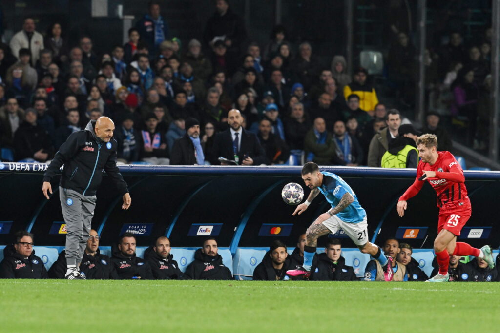 epa10525019 Napoli's head coach Luciano Spalletti (L) reacts during the UEFA Champions League Round of 16, 2nd leg match between SSC Napoli and Eintracht Frankfurt, in Naples, Italy, 15 March 2023.  EPA-EFE/CIRO FUSCO
