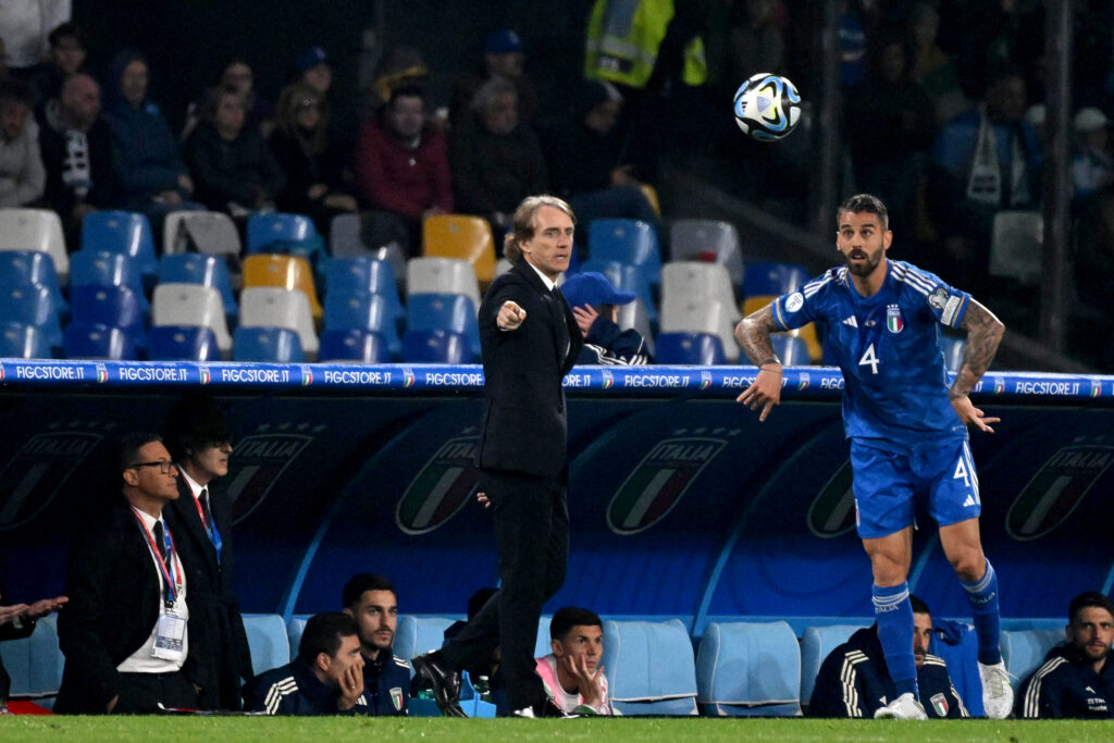 epa10539581 Head coach of Italy Roberto Mancini gestures on the touchline during the UEFA EURO 2024 qualification soccer match between Italy and England at the Diego Armando Maradona stadium in Naples, Italy, 23 March 2023.  EPA-EFE/CIRO FUSCO