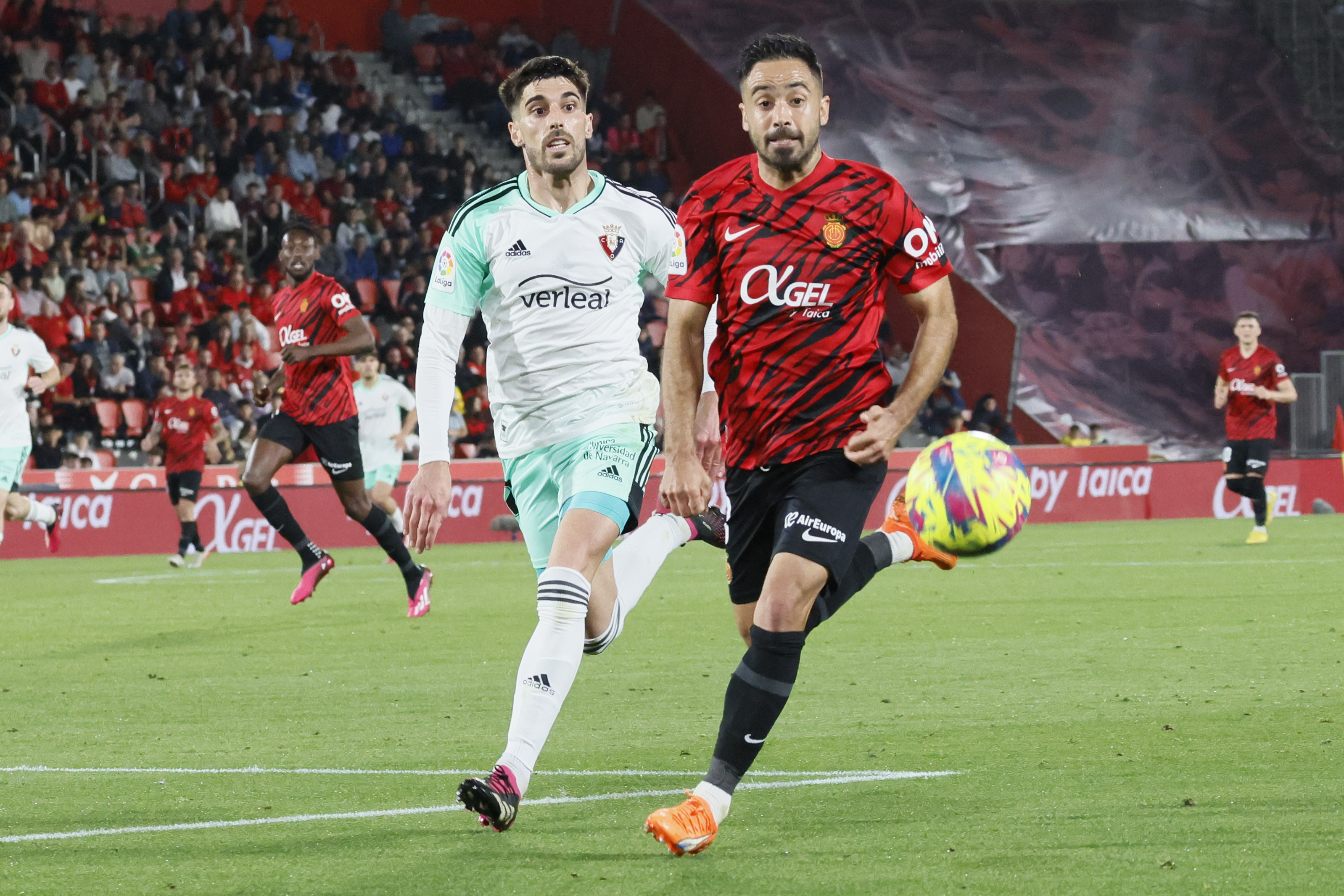 epa10553009 Mallorca's Dani Garcia (R) in action against Osasuna's Nacho Vidal (L) during their Spanish LaLiga soccer match between RCD Mallorca and CA Osasuna at Son Moix stadium in Mallorca, Balearic Islands, Spain, 31 March 2023.  EPA-EFE/CATI CLADERA