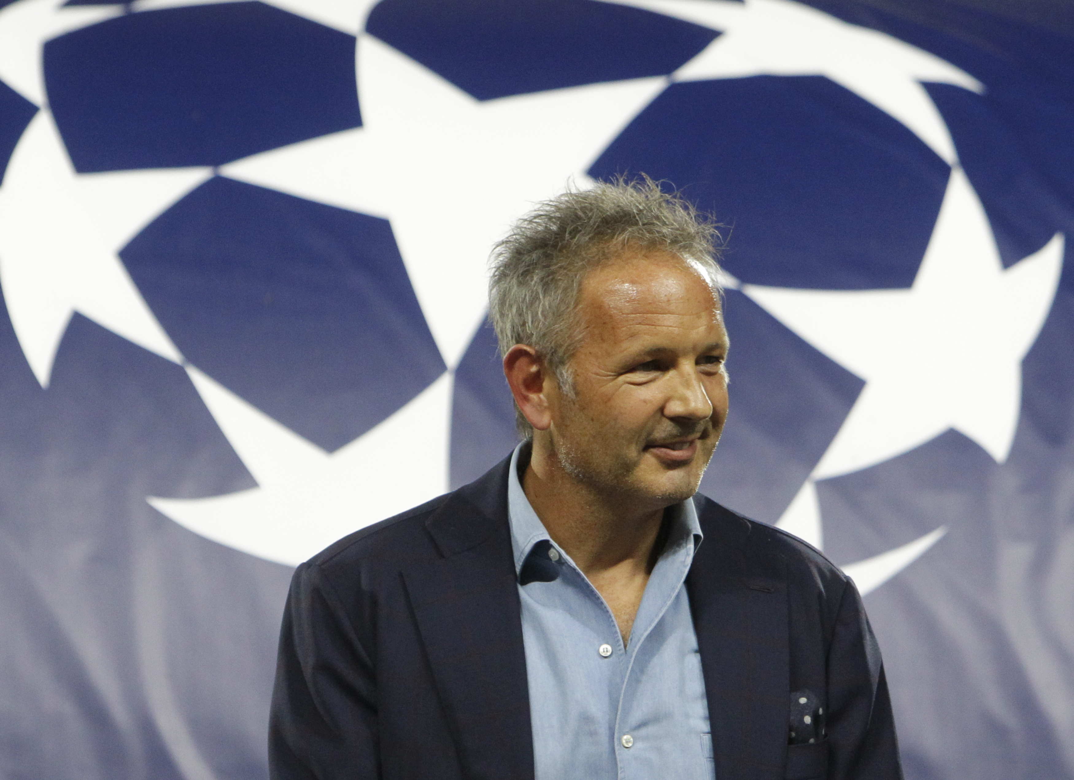 Former Serbian soccer player and coach Sinisa Mihajlovic dies at the age of 53
