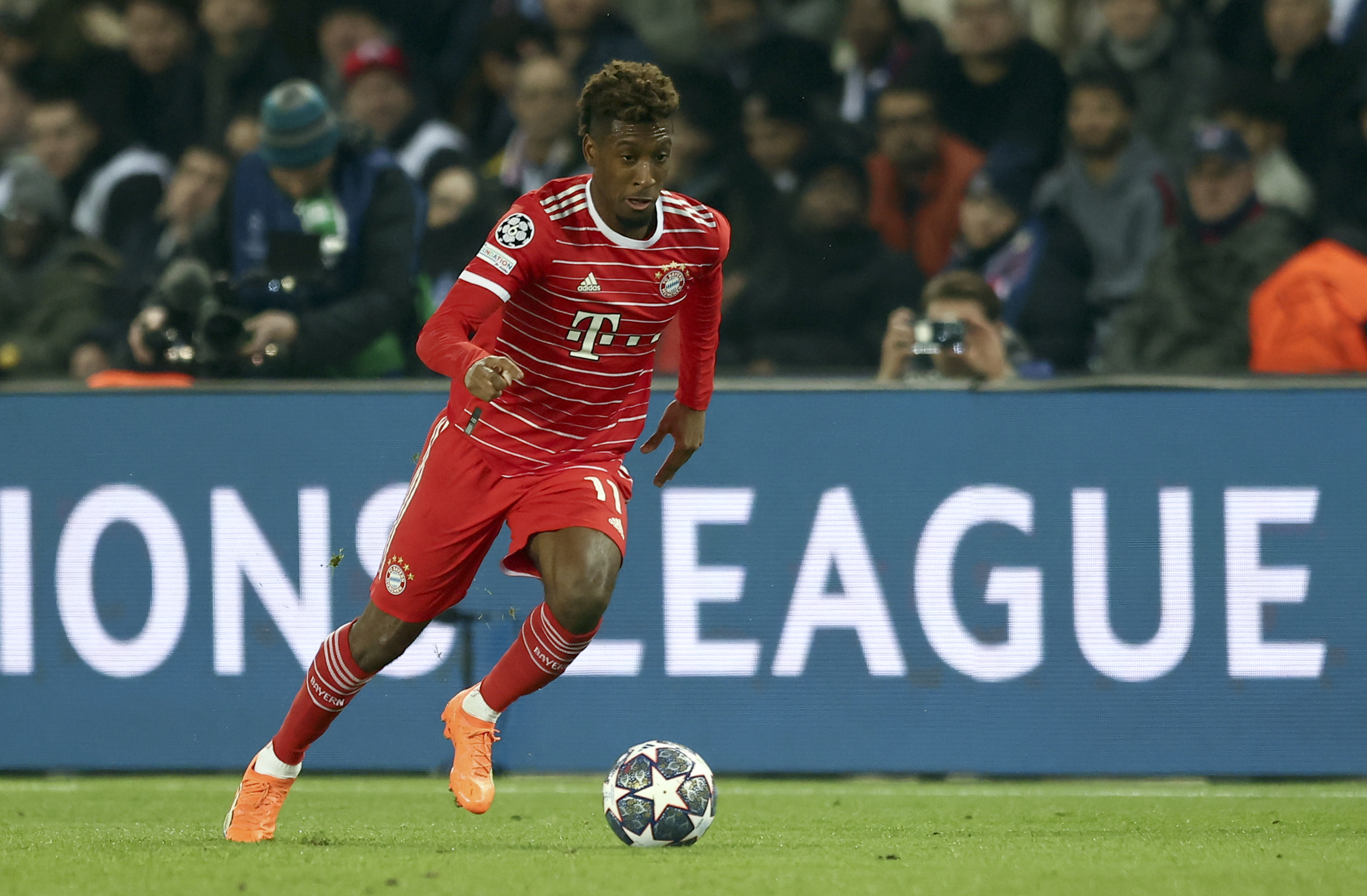 epa10467239 Kingsley Coman of Bayern Munich in action during the UEFA Champions League Round of 16, 1st leg match between Paris Saint-Germain and Bayern Munich in Paris, France, 14 February 2023.  EPA-EFE/MOHAMMED BADRA
