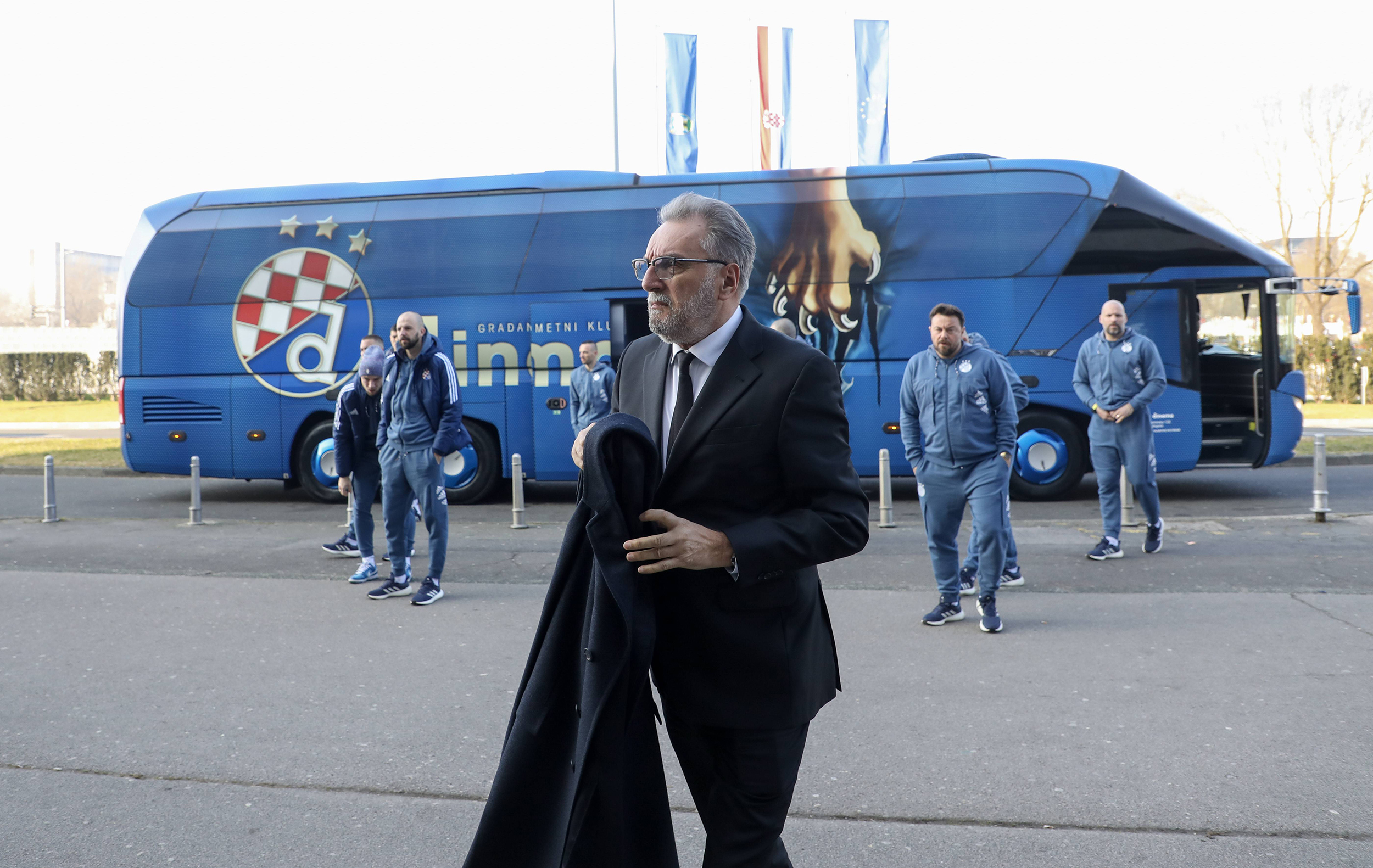 Zagreb, 15.02.2023 - Komemoracija Miroslavu Ciri Blazevicu odrzana je danas u KD Vatroslav Lisinski u Zagrebu. Na fotografiji trener Dinama Ante Cacic i igraci Dinama dolaze na komemoraciju. (BETAPHOTO/HINA/Lana SLIVAR DOMINIC)