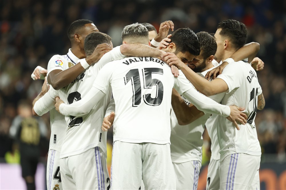 epa10469148 Real Madrid's players celebrate the 1-0 goal during the Spanish LaLiga soccer match between Real Madrid and Elche CF, in Madrid, Spain, 15 Ferbruary 2023.  EPA-EFE/MARISCAL