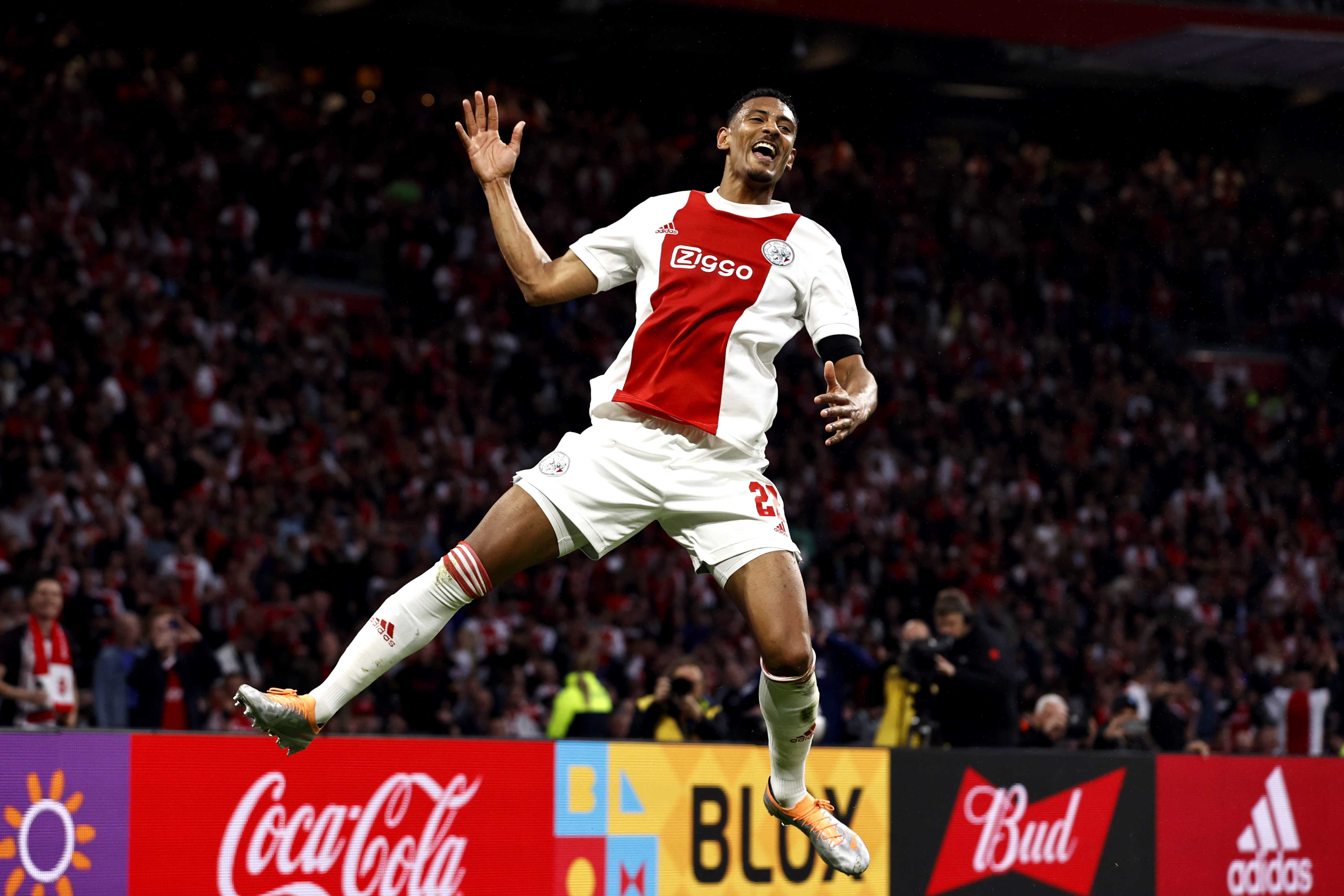 epa09940836 Sebastien Haller of Ajax celebrates after scoring the 3-0 lead from the penalty spot during the Dutch Eredivisie soccer match between Ajax Amsterdam and SC Heerenveen in Amsterdam, Netherlands, 11 May 2022.  EPA-EFE/MAURICE VAN STEEN