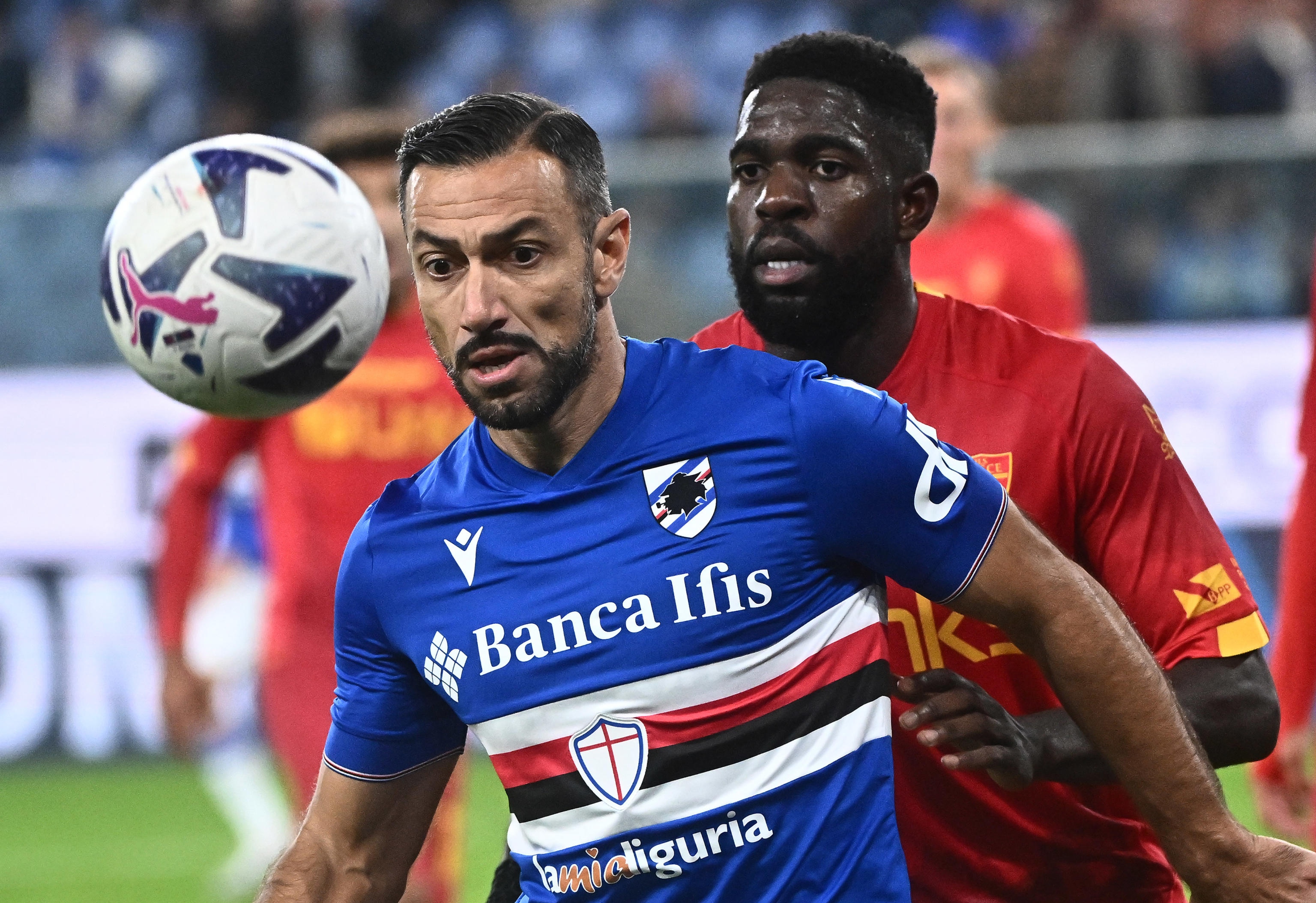 epa10302309 Sampdoria's Fabio Quagliarella (L) and Lecce's Samuel Umtiti (R) in action during the Italian Serie A soccer match between UC Sampdoria and US Lecce in Genoa, Italy, 12 November 2022.  EPA-EFE/LUCA ZENNARO