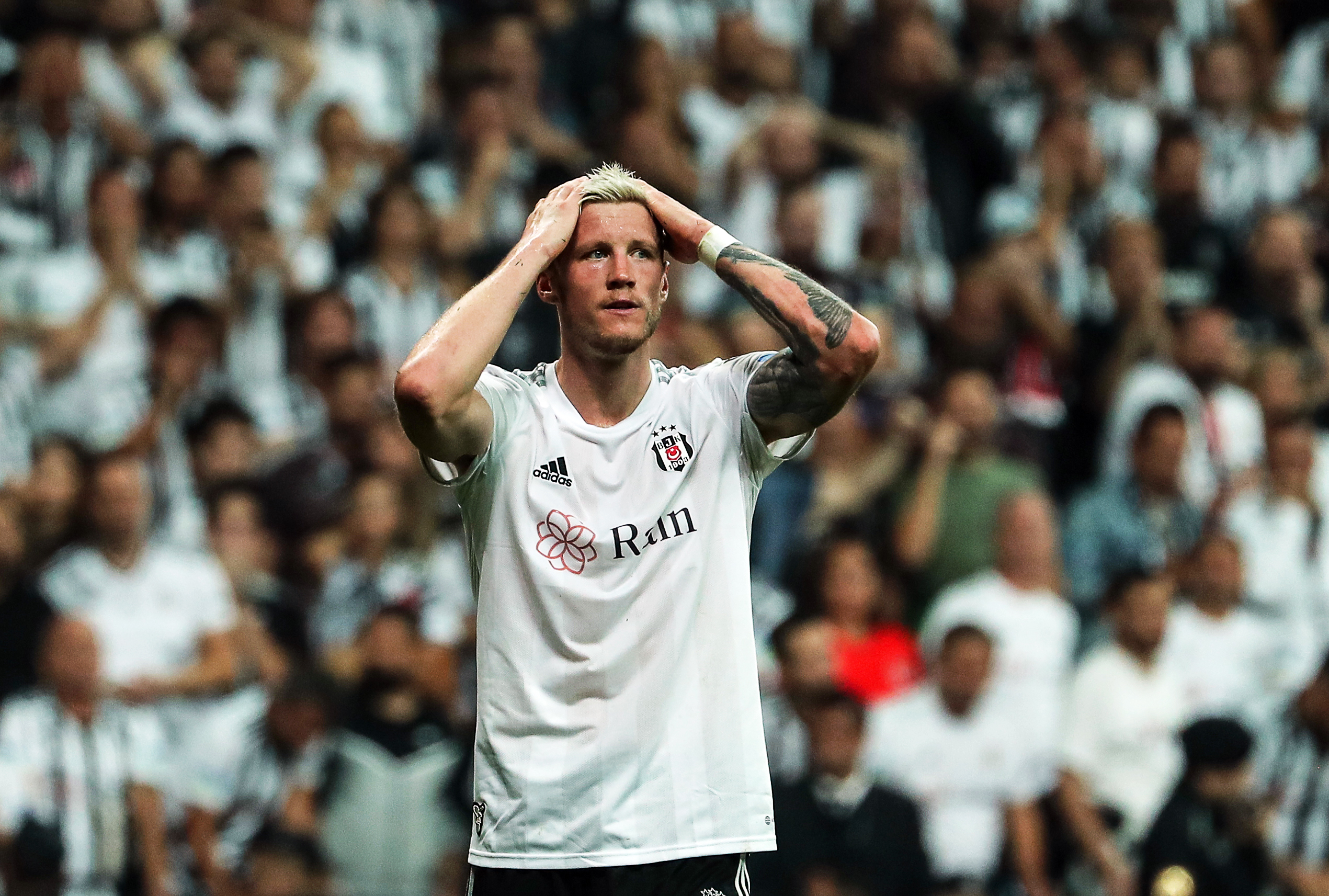 epa10220276 Wout Weghorst of Besiktas reacts during the Turkish Super League soccer match between Besiktas JK and Fenerbahce SK in Istanbul, Turkey, 02 October 2022.  EPA-EFE/ERDEM SAHIN