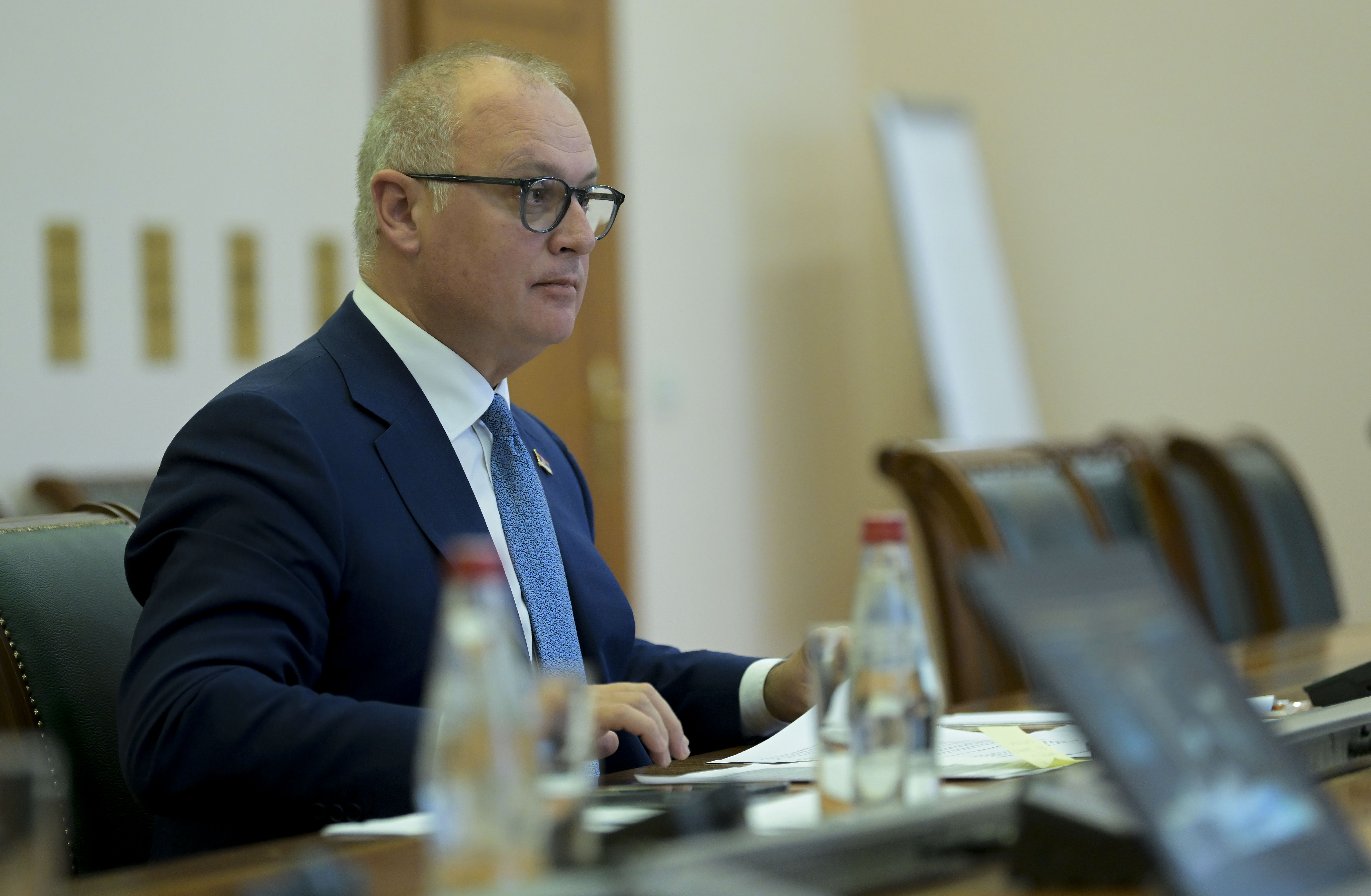 Beograd, 15. novembra 2022.- Ministar gradjevinarstva, saobracaja i infrastrukture Goran Vesic odrzao je danas video konferenciju transportne zajednice. FOTO TANJUG/ MGSI/ PREDRAG MITIC/ nr