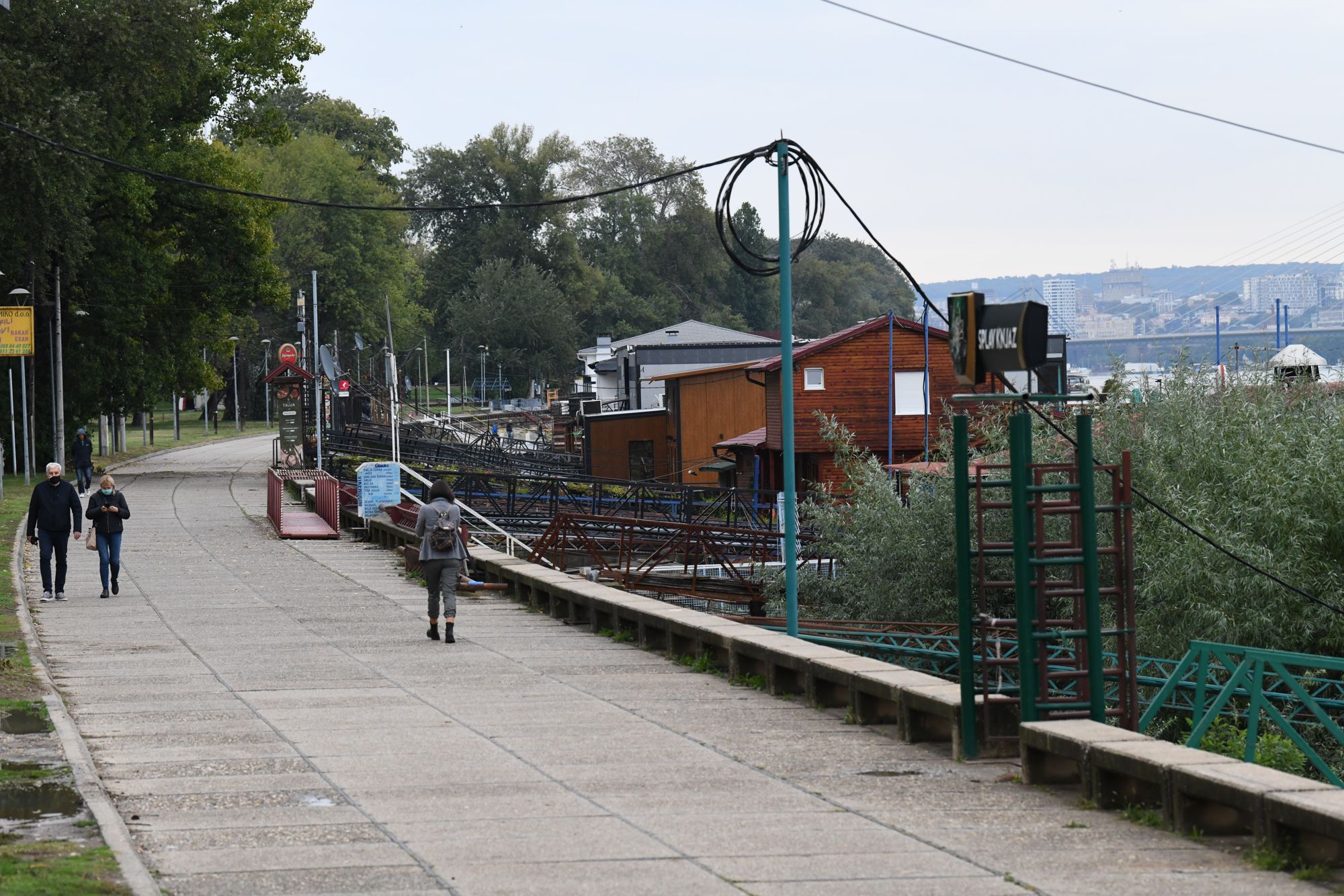 Beograd, 08.10.2020.  Savski nasip, Savski kej, splavovi, kućice na Savi Foto: Goran Srdanov/Nova.rs