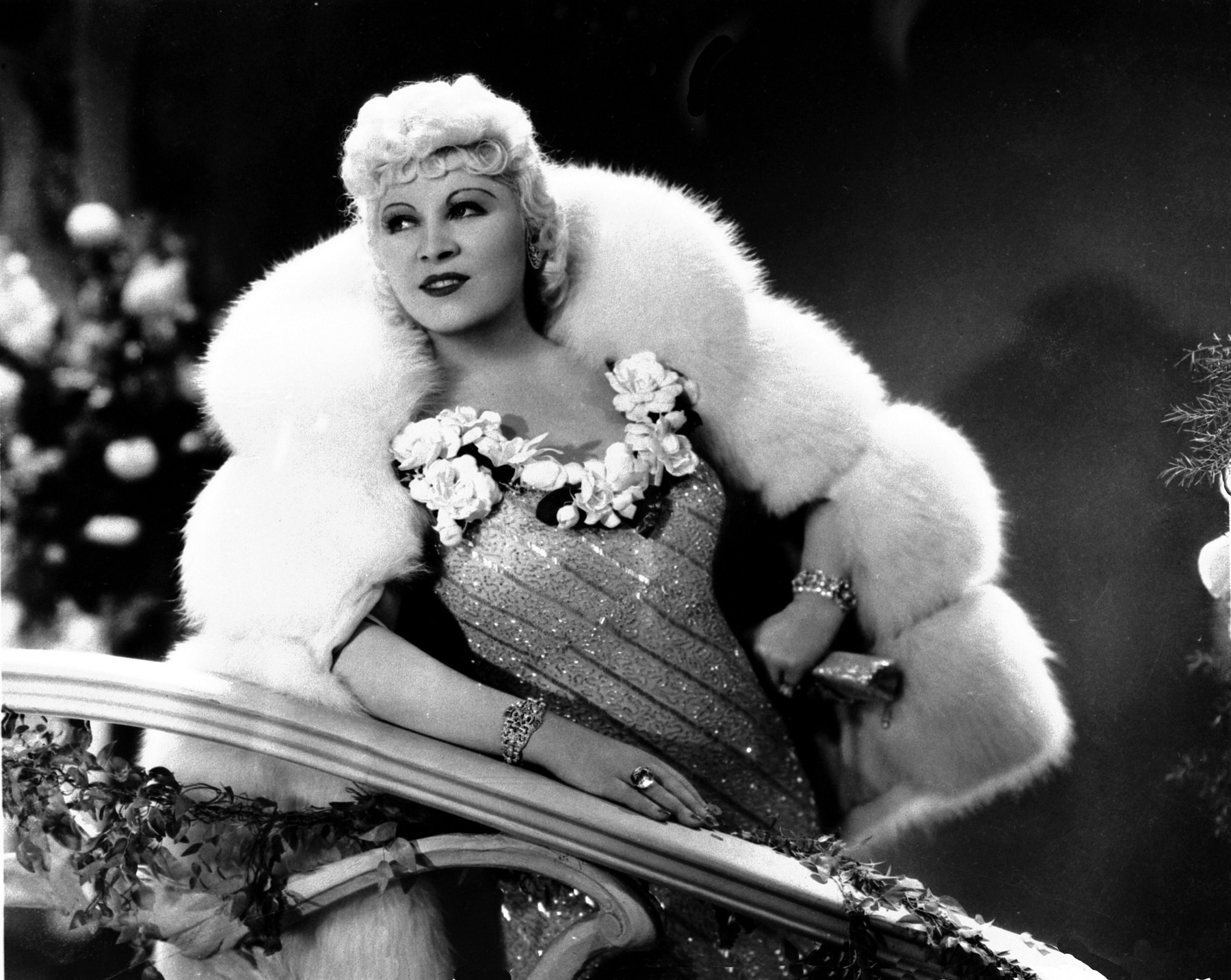 Mae West / Schauspielerin, USA
- Foto, April 1935.,Image: 278275016, License: Rights-managed, Restrictions: , Model Release: no, Credit line: Collection Dupondt / akg-images / akg-images / Profimedia