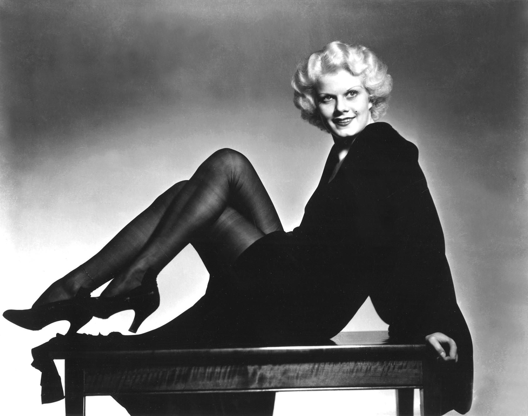 Jean Harlow, 1932,Image: 98250313, License: Rights-managed, Restrictions: For usage credit please use; Courtesy Everett Collection, Model Release: no, Credit line: Courtesy Everett Collection / Everett / Profimedia