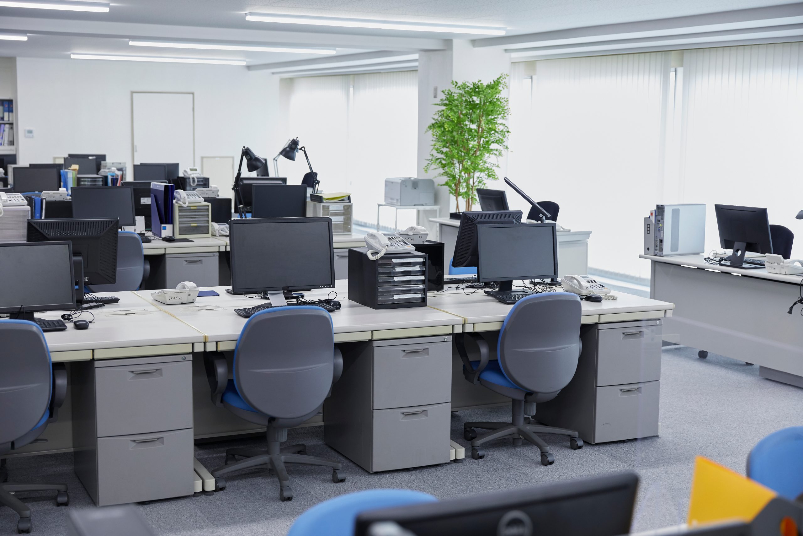 Prazna kancelarija, prekovremeno, prekovremeni rad Foto: Shutterstock