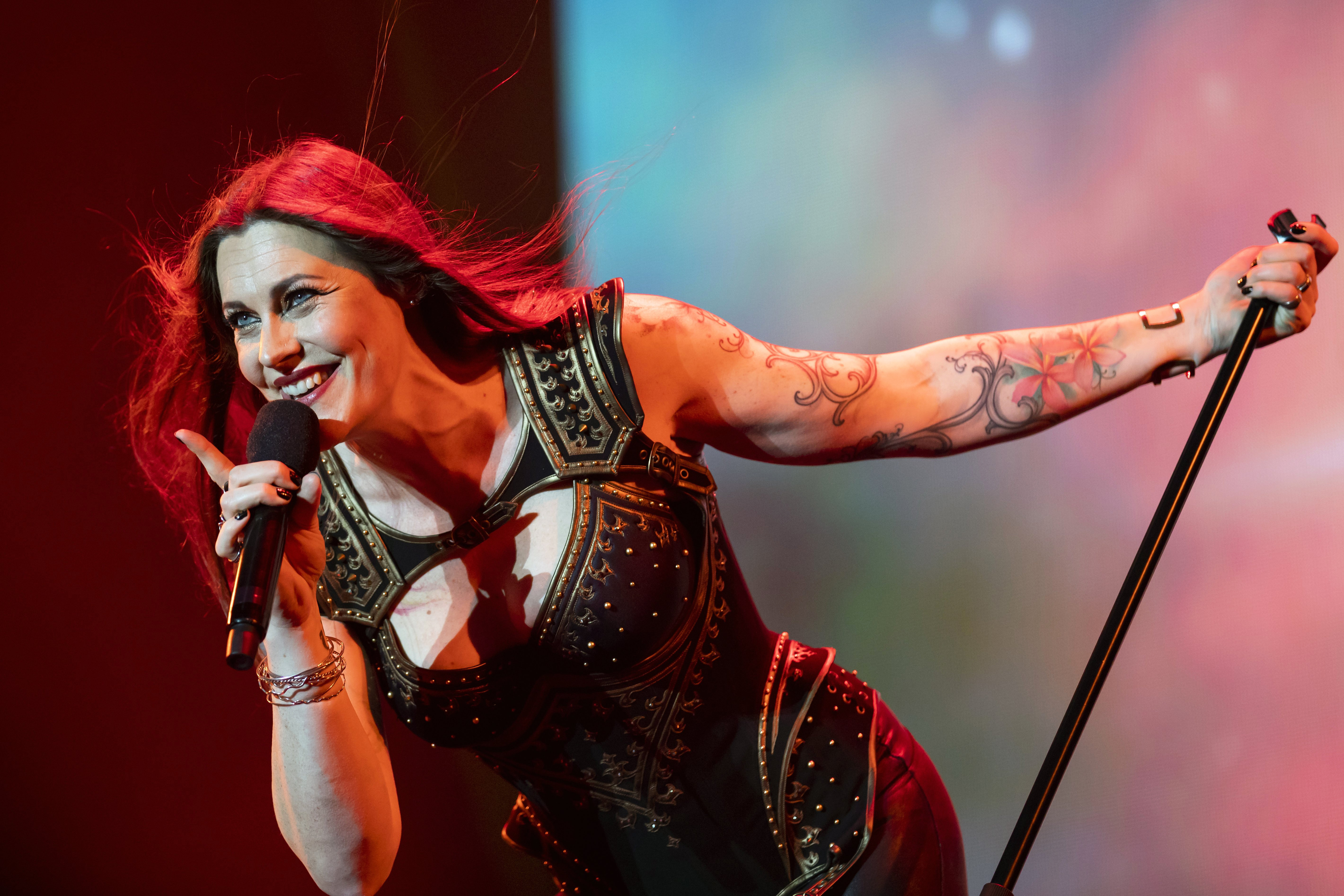 epa07180274 Floor Jansen, lead vocalist of Finnish symphonic metal band Nightwish performs live at the Papp Laszlo Budapest Sports Arena in Budapest, Hungary, 20 November 2018.  EPA-EFE/Balazs Mohai HUNGARY OUT