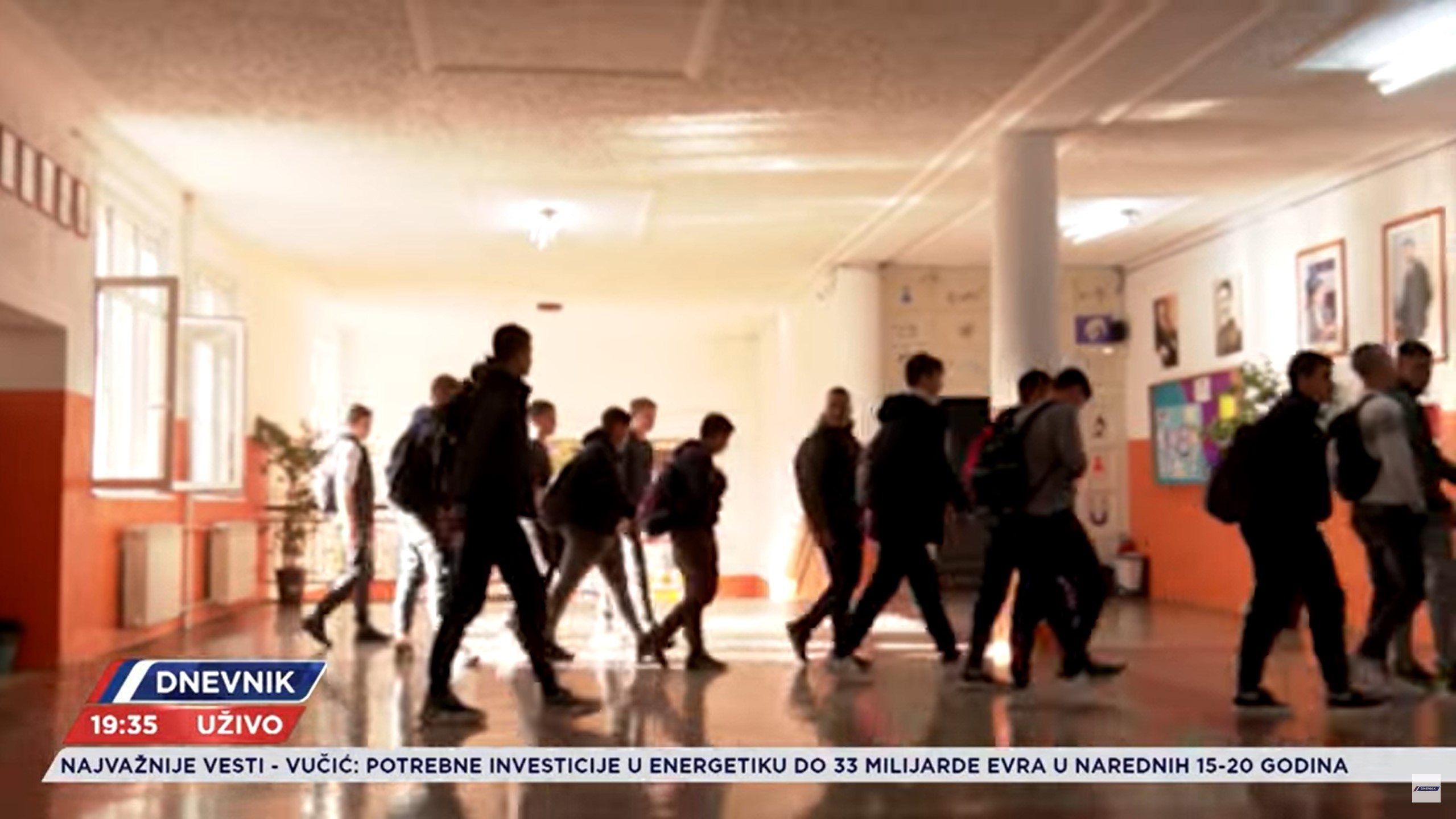 TEMA TRSTENIK
Javnost zgrožena maltretiranjem nastavnice iz Trstenika, prosvetari  traže status službenog lica