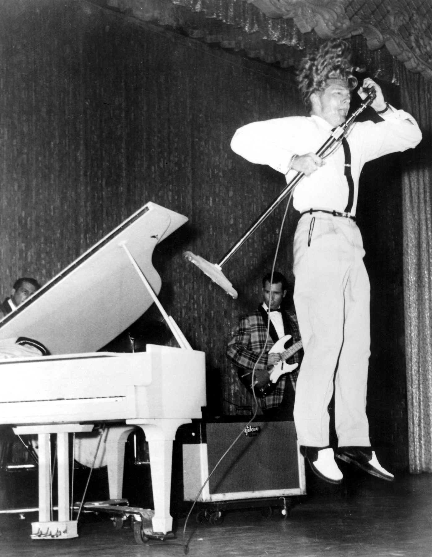 Jerry Lee Lewis
Performing on stage during the opening of his show at the Cafe de Paris in New York, USA
12th June 1958,Image: 17271171, License: Rights-managed, Restrictions: , Model Release: no, Credit line: TopFoto / Topfoto / Profimedia