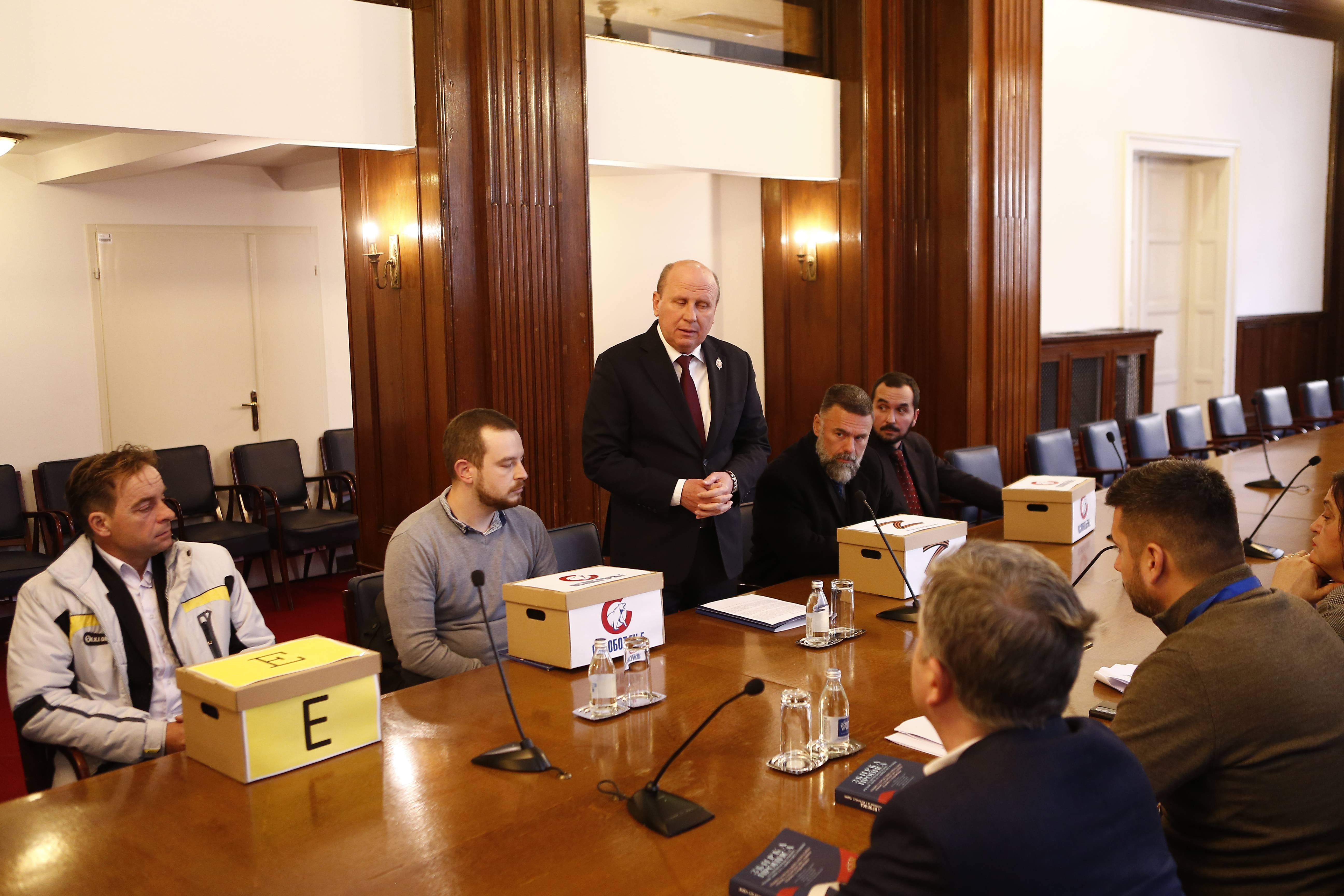 POKRET OSLOBODJENJE PREDAO PROPAGANDNI MATERIJAL UMESTO POTPISA