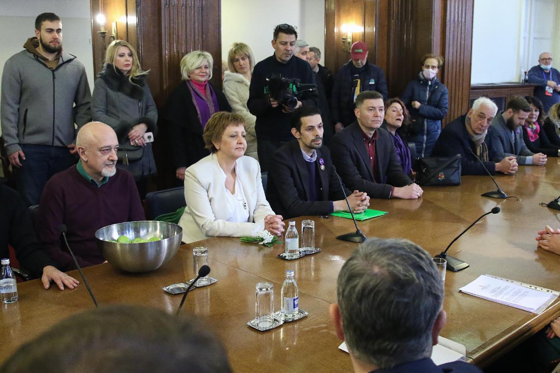 Mesto: Beograd
Datum: Sun Mar 13 14:10:58 CET 2022
Dogadjaj: POLITIKA - Koalicija Moramo predaje Republičkoj izbornoj komisiji predsedničku kandidaturu Biljane Stojković
Fotoreporter: Milica Vučković
Ličnosti:  
Izvor: FoNet