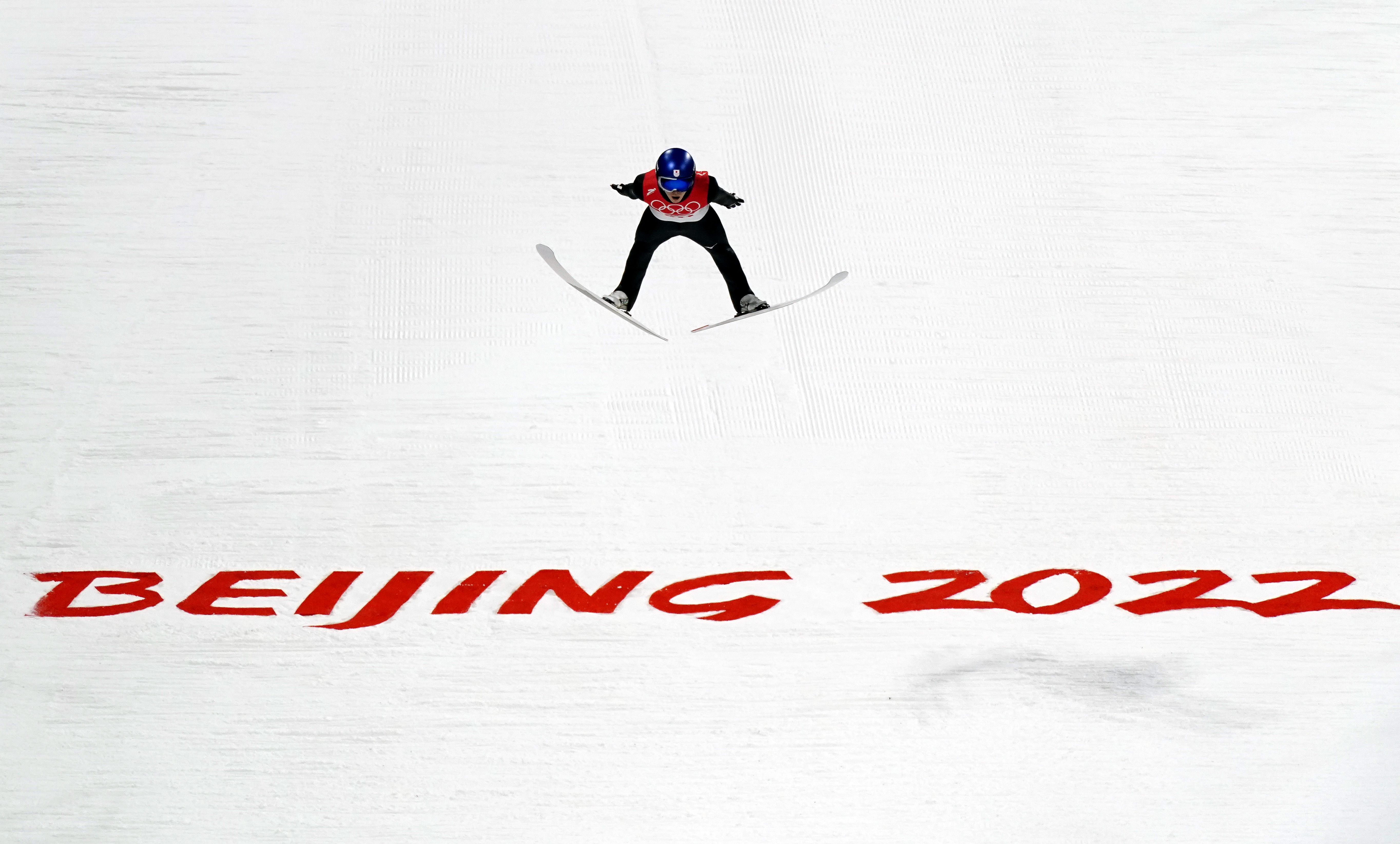 epa09732485 Ryoyu Kobayashi of Japan during the Men's Ski Jumping Normal Hill first round at the Zhangjiakou National Ski Jumping Centre at the Beijin?g 2022 Olympic Games, Zhangjiakou, China, 06 February 2022.  EPA-EFE/Kimimasa Mayama