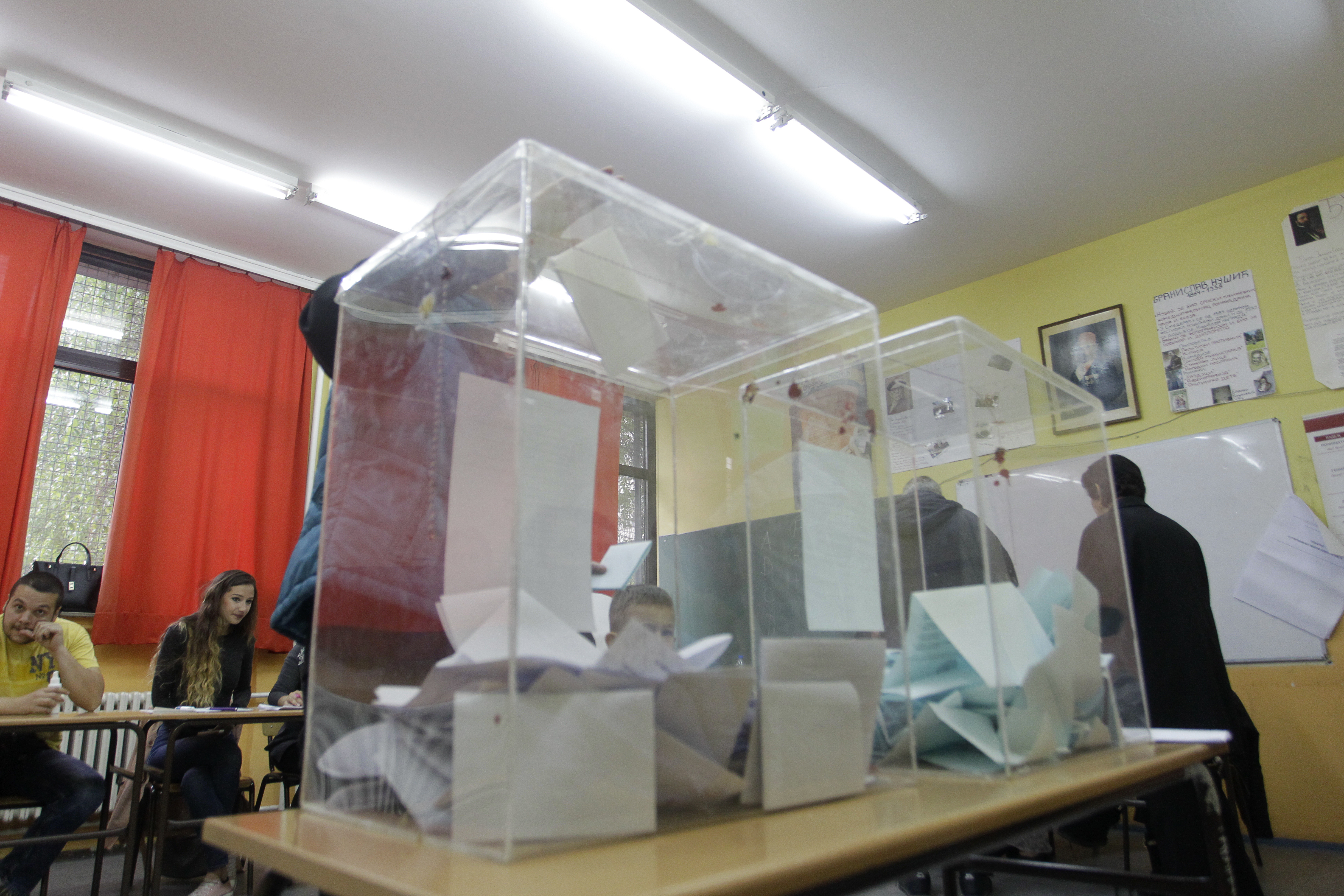 Voting begins in a snap Serbian parliamentary elections