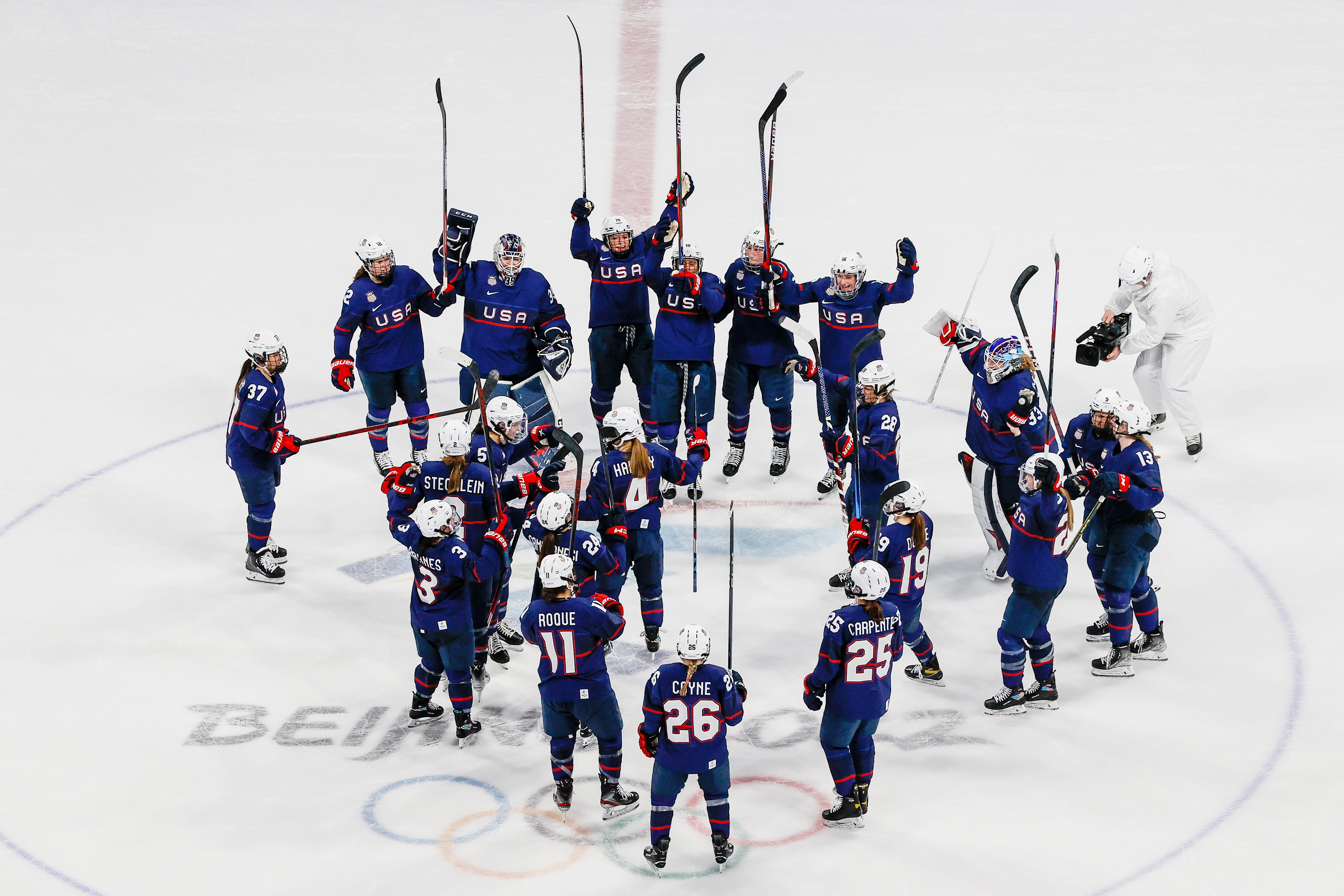 epa09756408 Team USA celebrate after winning the Women's Ice Hockey semifinal match between the USA and Finland at the Beijing 2022 Olympic Games, Beijing, China, 14 February 2022.  EPA-EFE/MARK CRISTINO