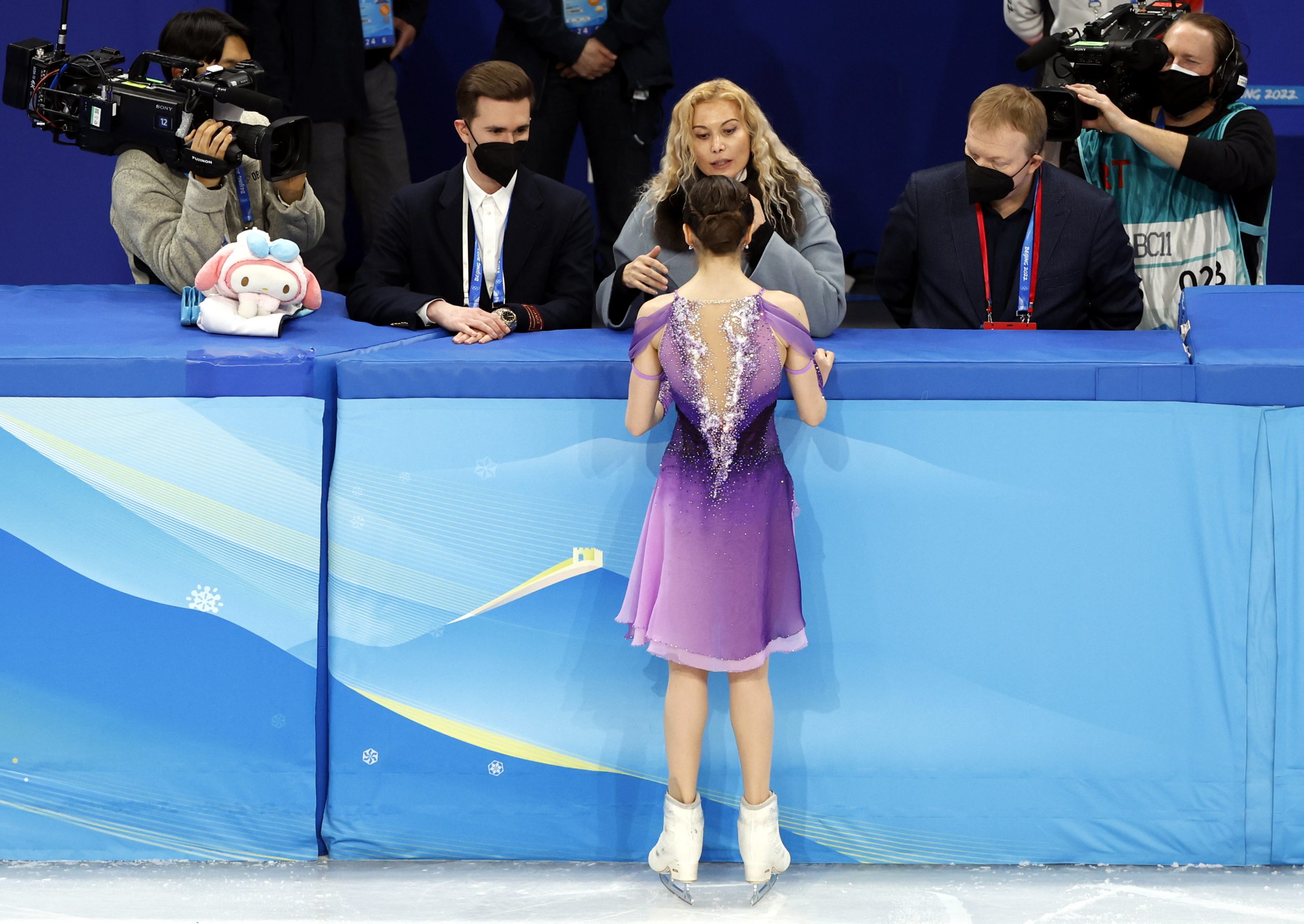 epa09759306 Kamila Valieva of Russian Olympic Committee talks with her coach prior to the Women's Short Program of the Figure Skating events at the Beijing 2022 Olympic Games, Beijing, China, 15 February 2022.  EPA-EFE/ROMAN PILIPEY