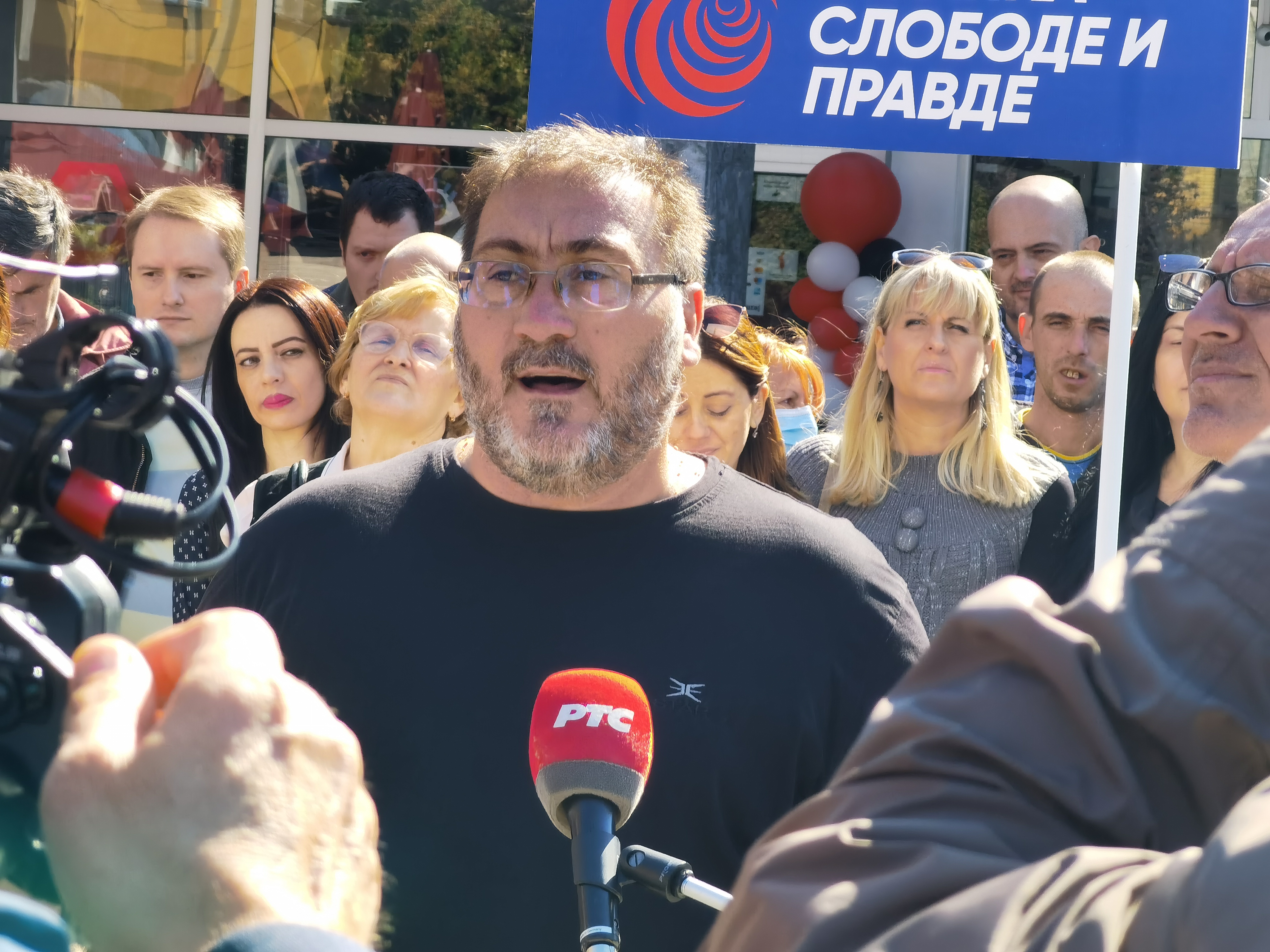 Ćuprija Marinika Tepić i Dejan Bulatović   Foto:Stranka slobode i pravde