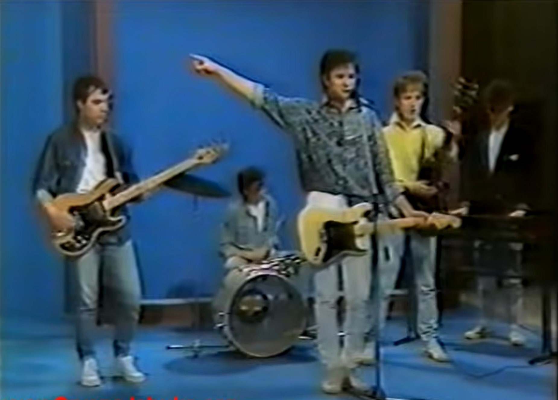 CRVENA JABUKA - BJEŽI KIŠO S PROZORA (prva postava) tv studio 1986.g